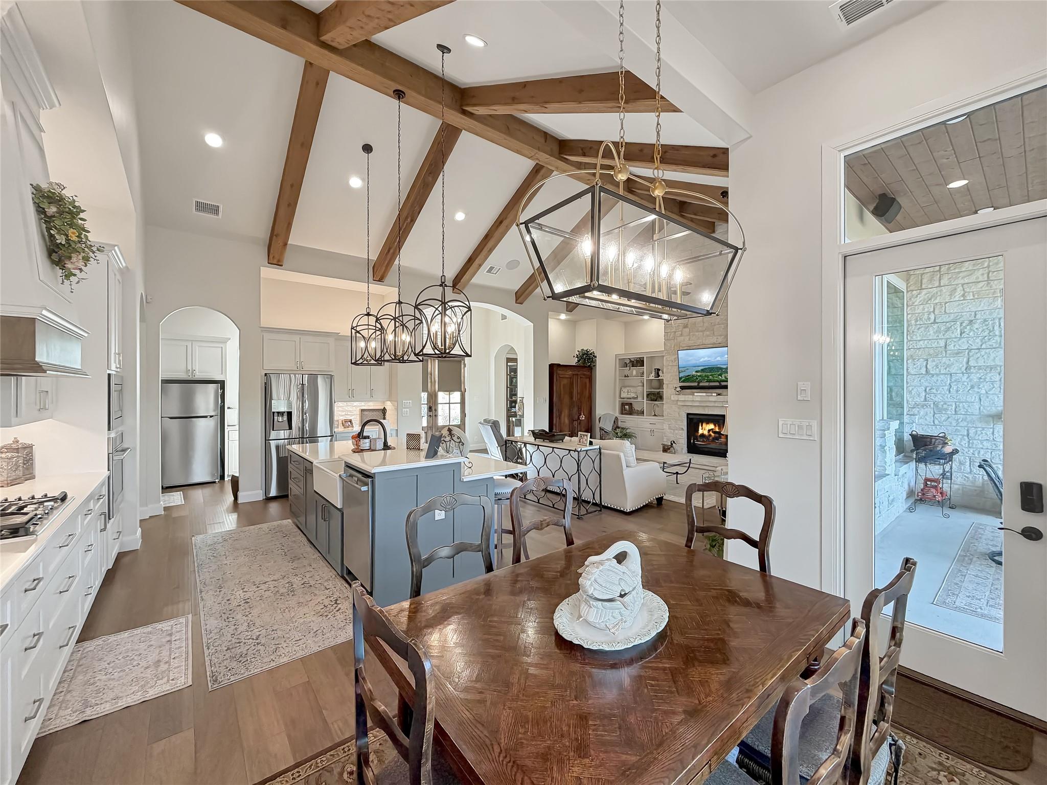 Image 18 of 40 For 631 Angelica Vis