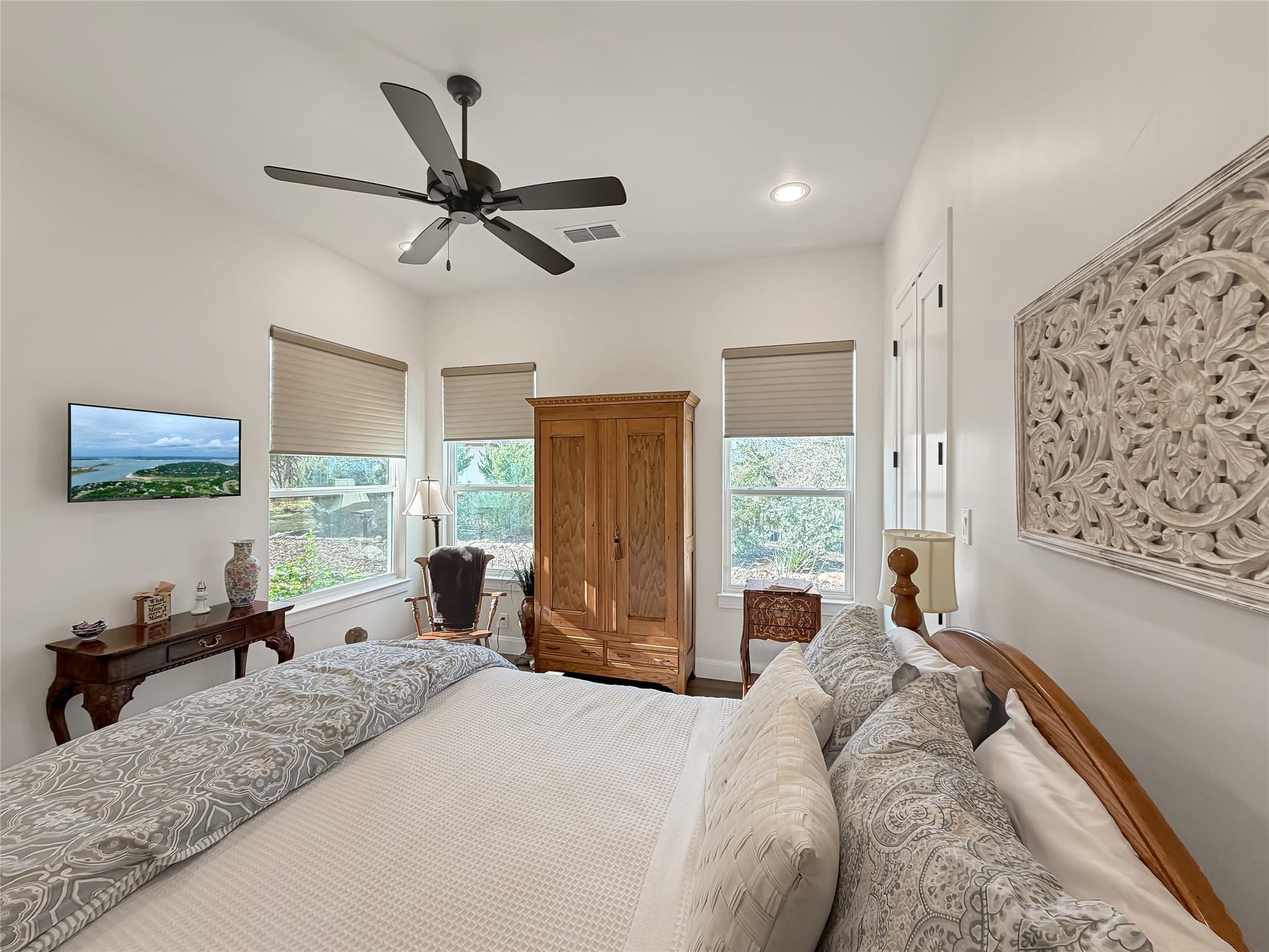 Image 30 of 40 For 631 Angelica Vis