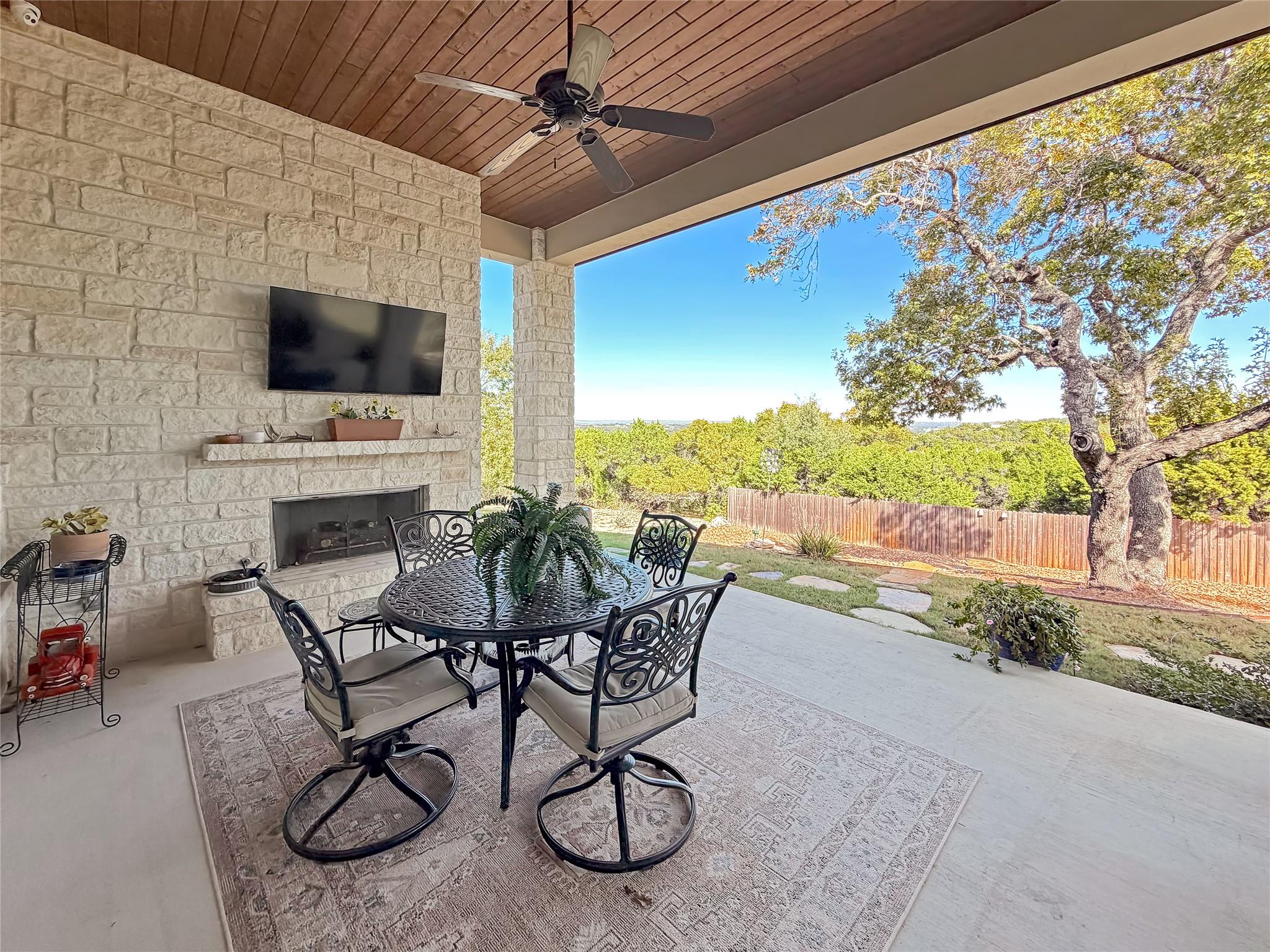 Image 38 of 40 For 631 Angelica Vis