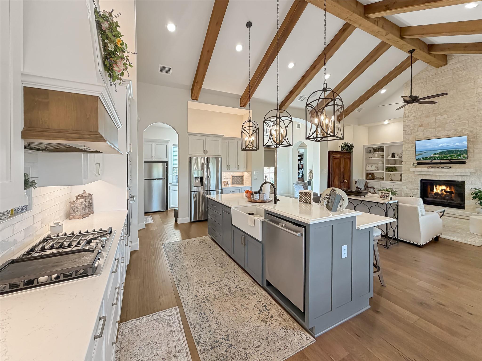 Image 8 of 40 For 631 Angelica Vis