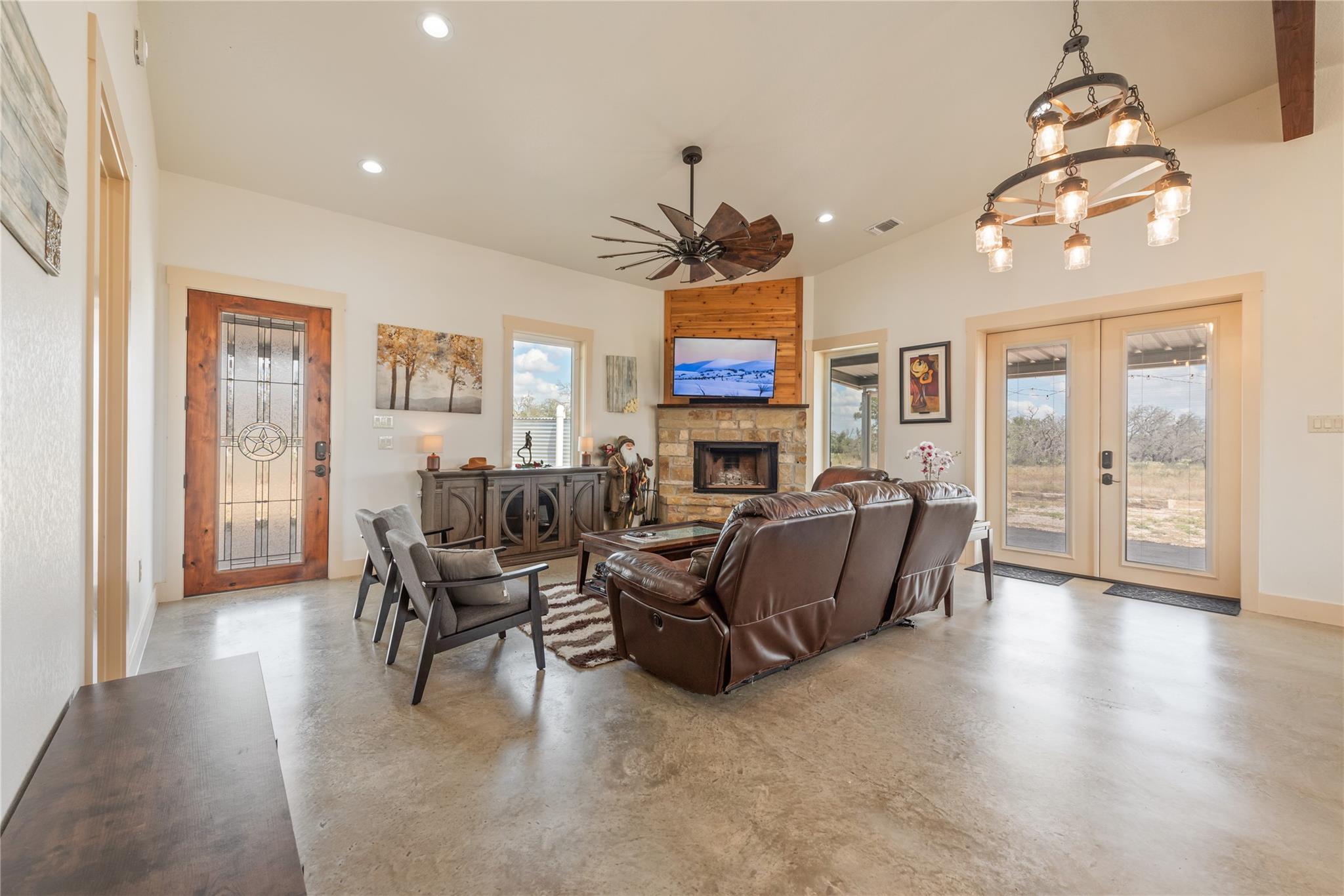 Image 10 of 31 For 928 Bendele Rd