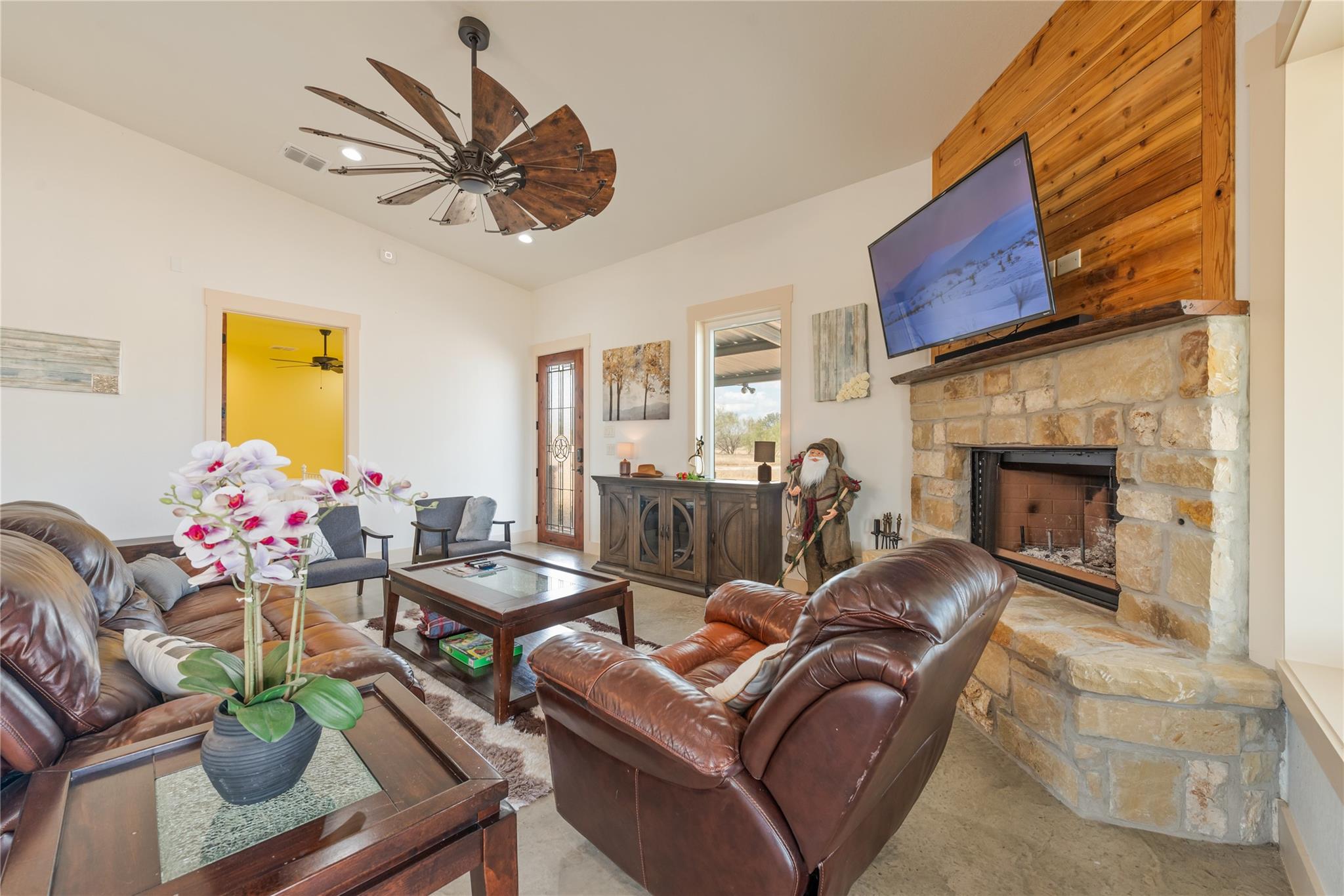 Image 11 of 31 For 928 Bendele Rd