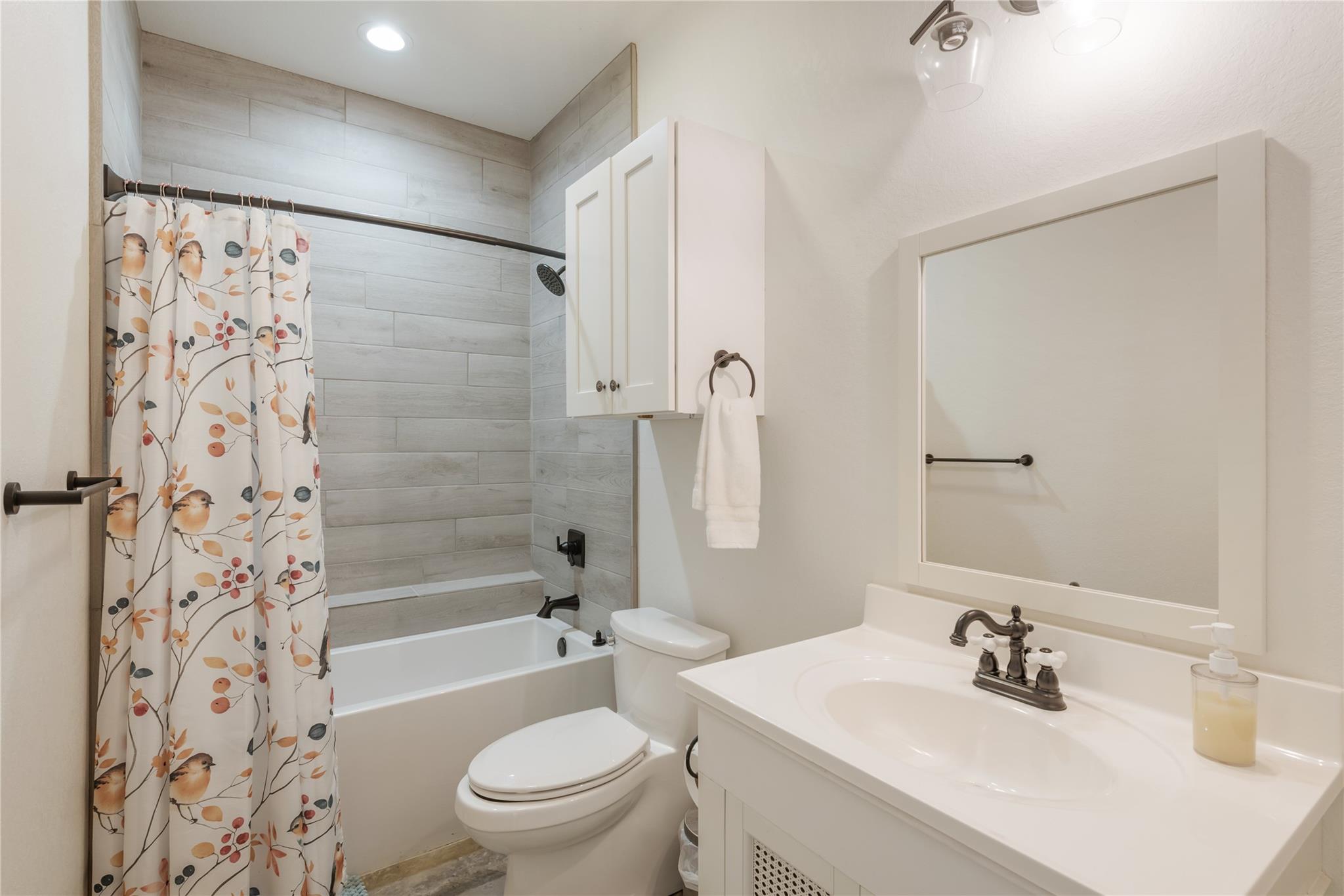 Image 14 of 31 For 928 Bendele Rd