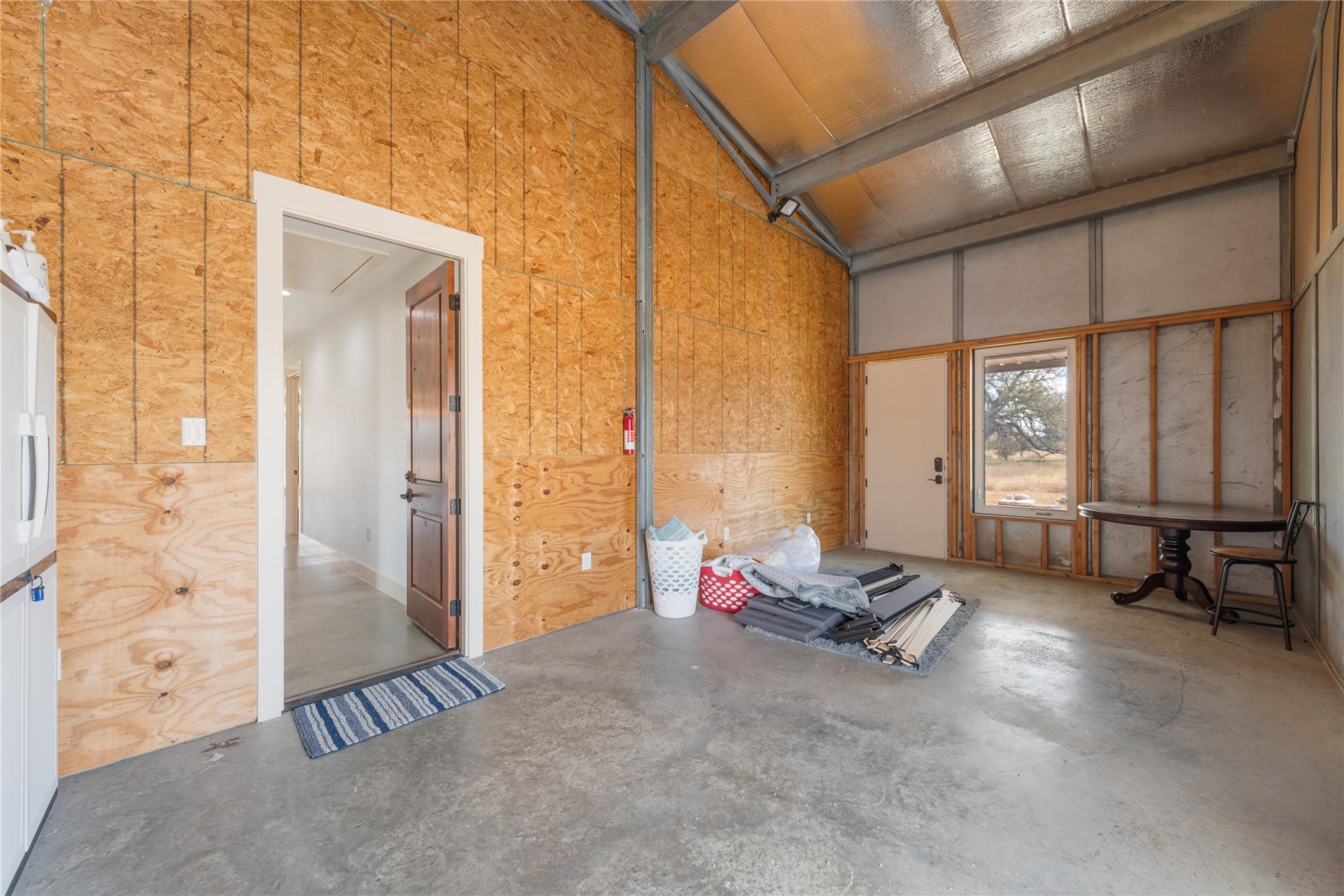 Image 16 of 31 For 928 Bendele Rd