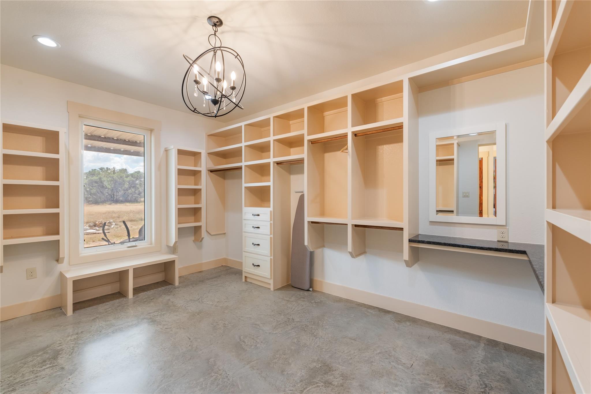 Image 19 of 31 For 928 Bendele Rd