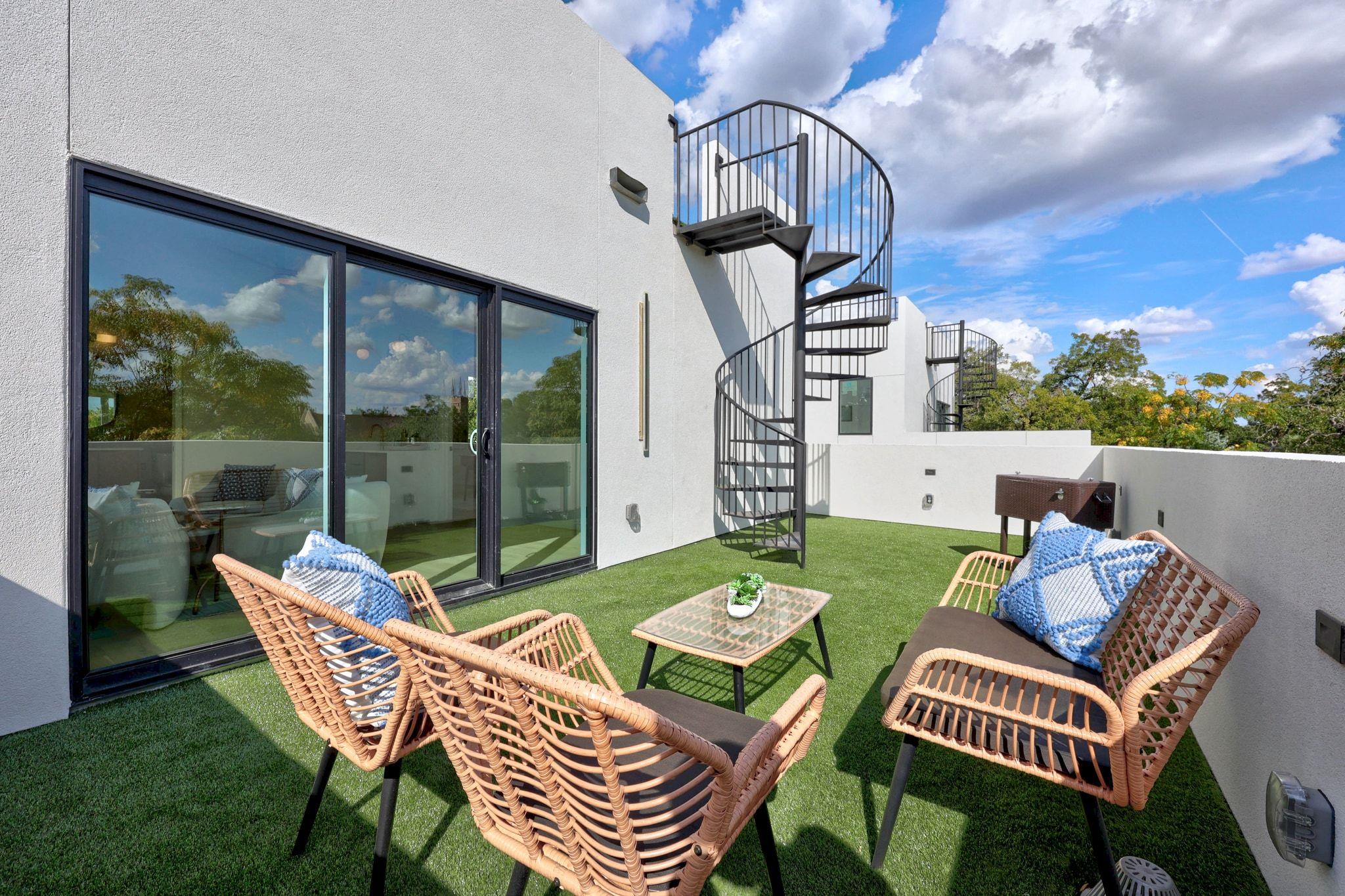 Image 2 of 40 For 1175 Navasota St 2