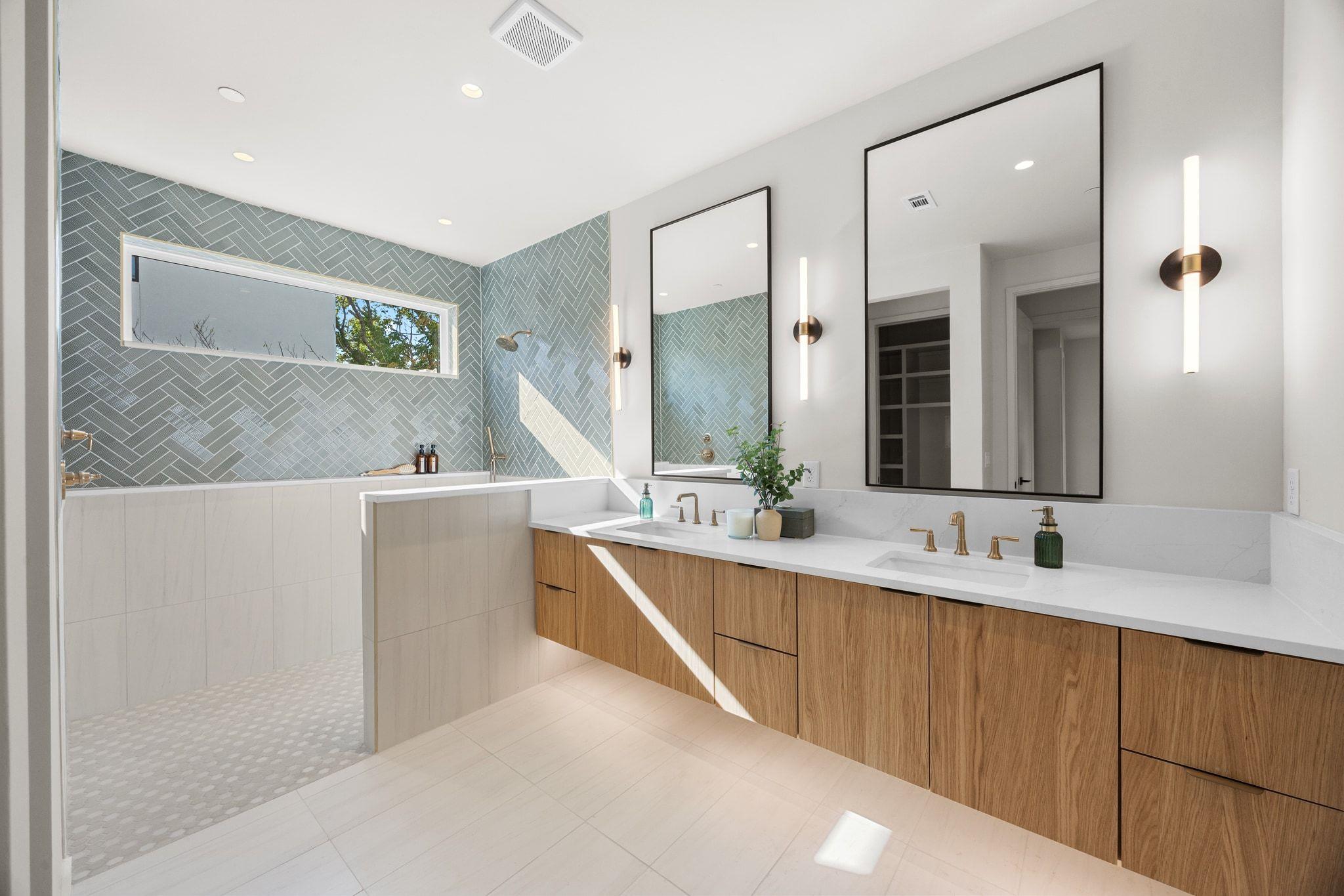 Image 23 of 40 For 1175 Navasota St 2