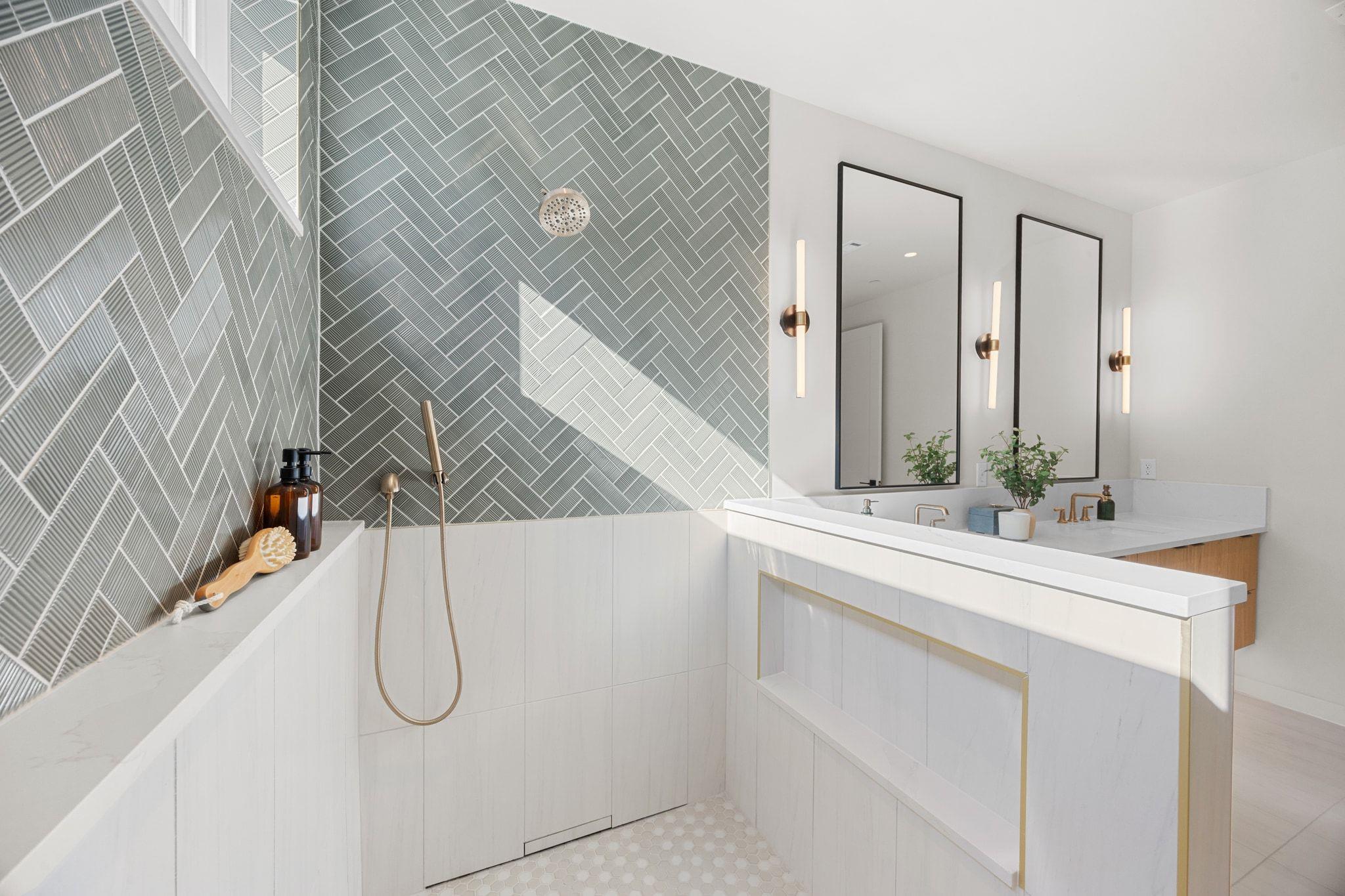 Image 24 of 40 For 1175 Navasota St 2