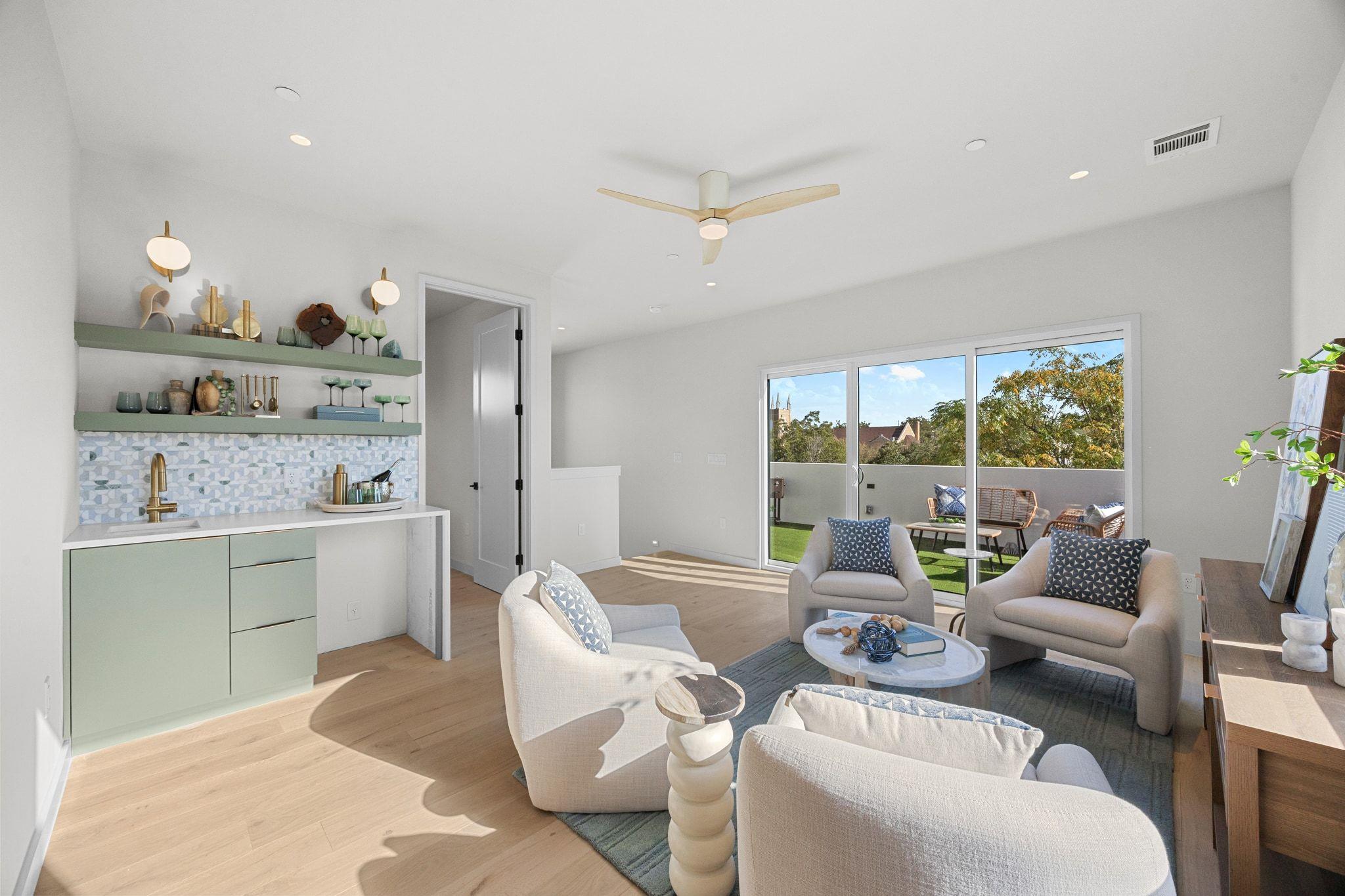 Image 33 of 40 For 1175 Navasota St 2