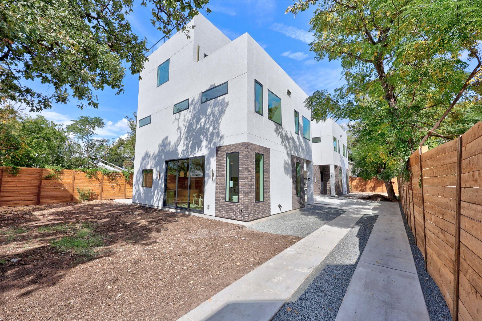 Image 4 of 40 For 1175 Navasota St 2