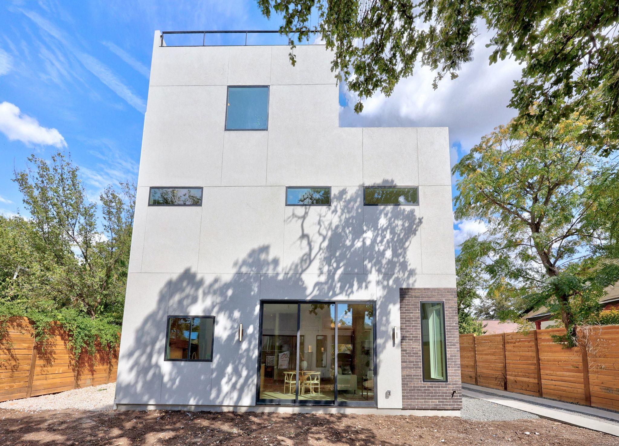 Image 9 of 40 For 1175 Navasota St 2