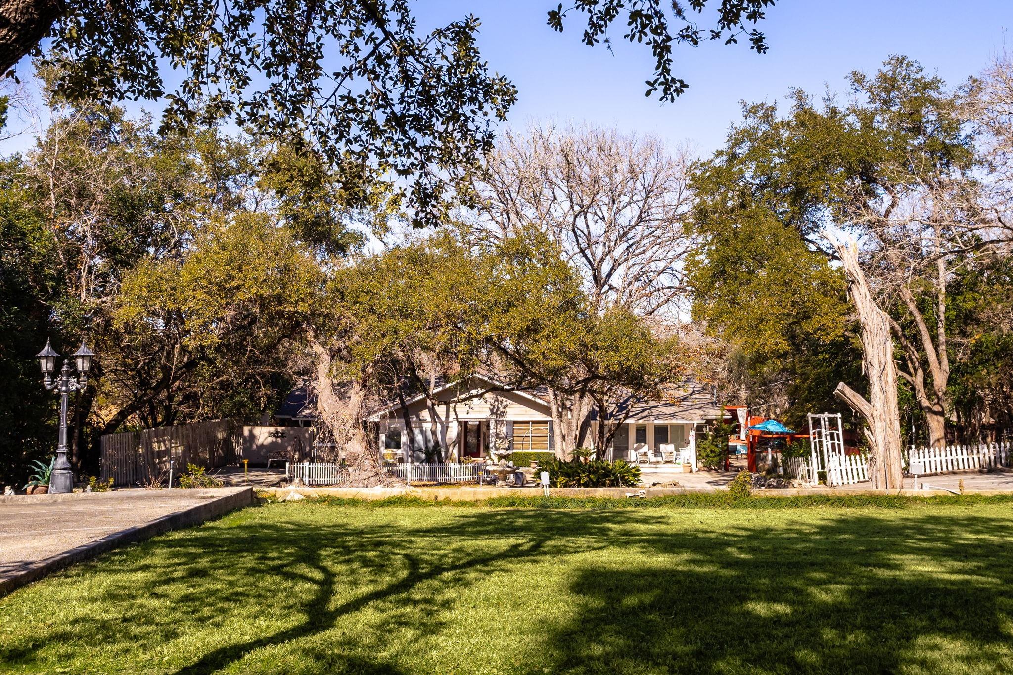 Image 3 of 40 For 1385 Edwards Blvd