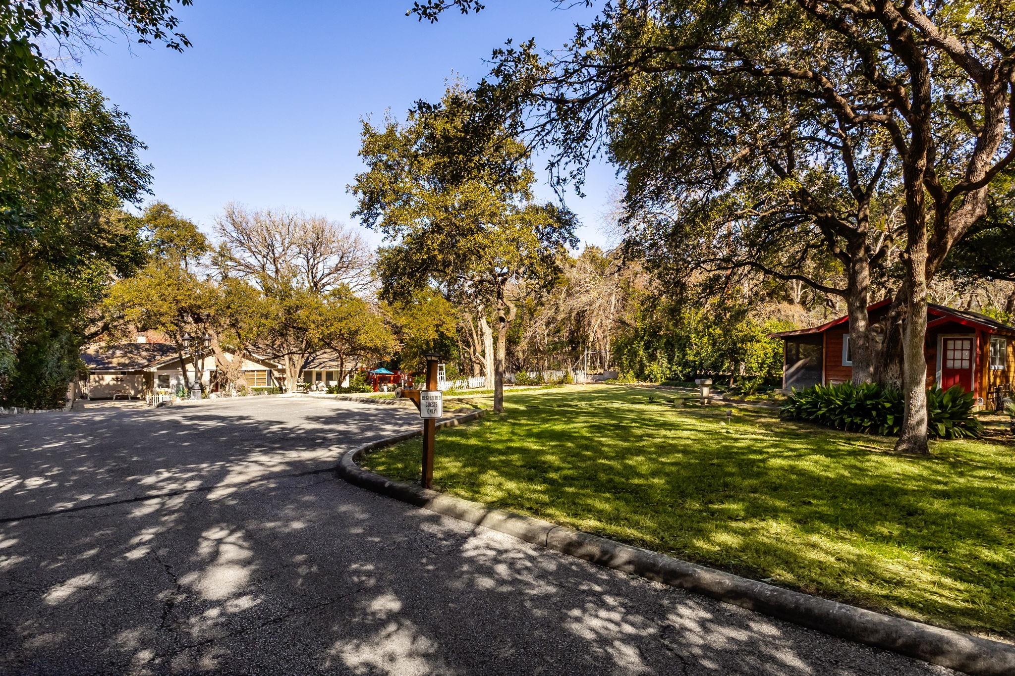 Image 4 of 40 For 1385 Edwards Blvd