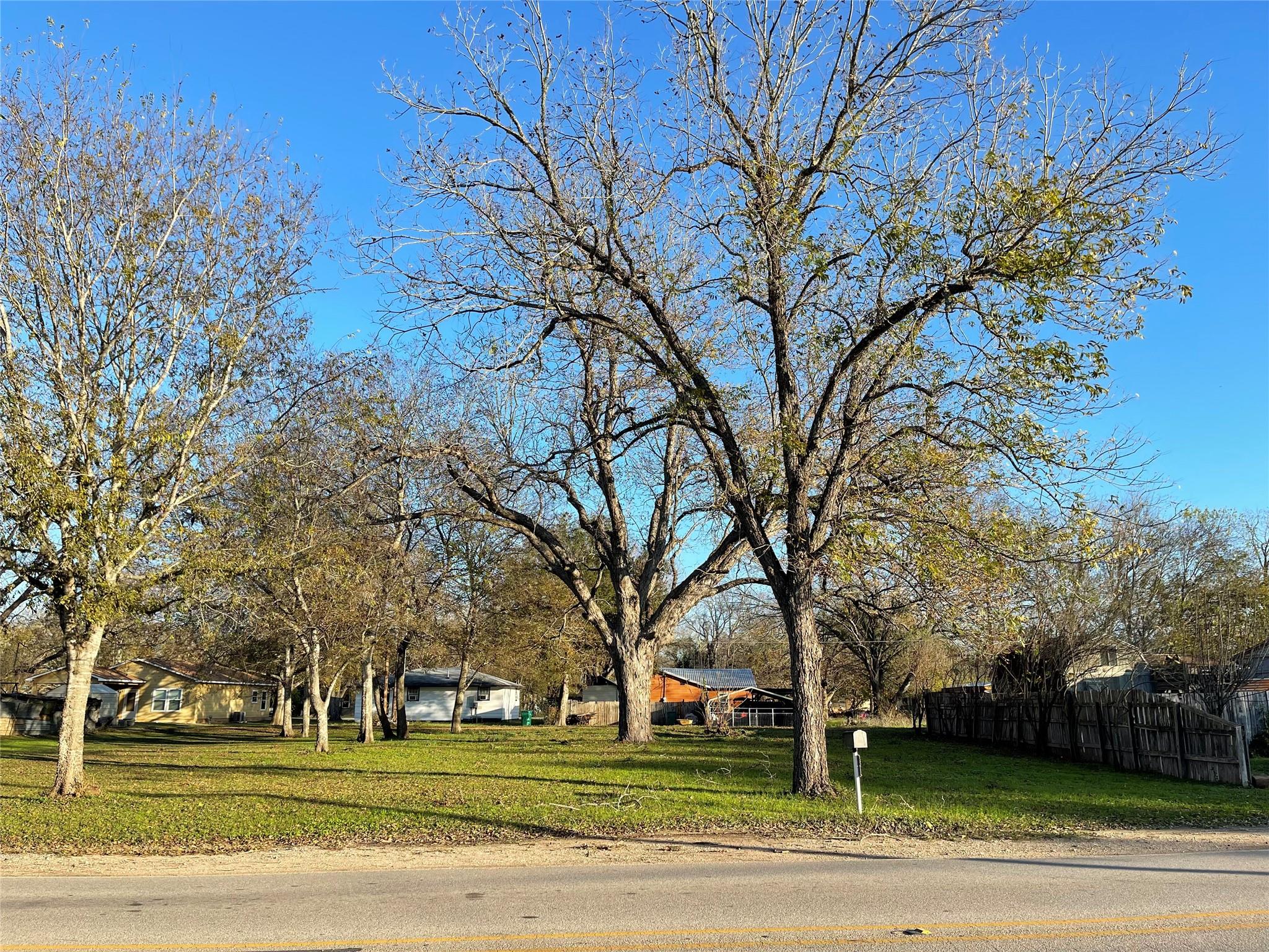 Details for 305 Gazley St, Smithville, TX 78957