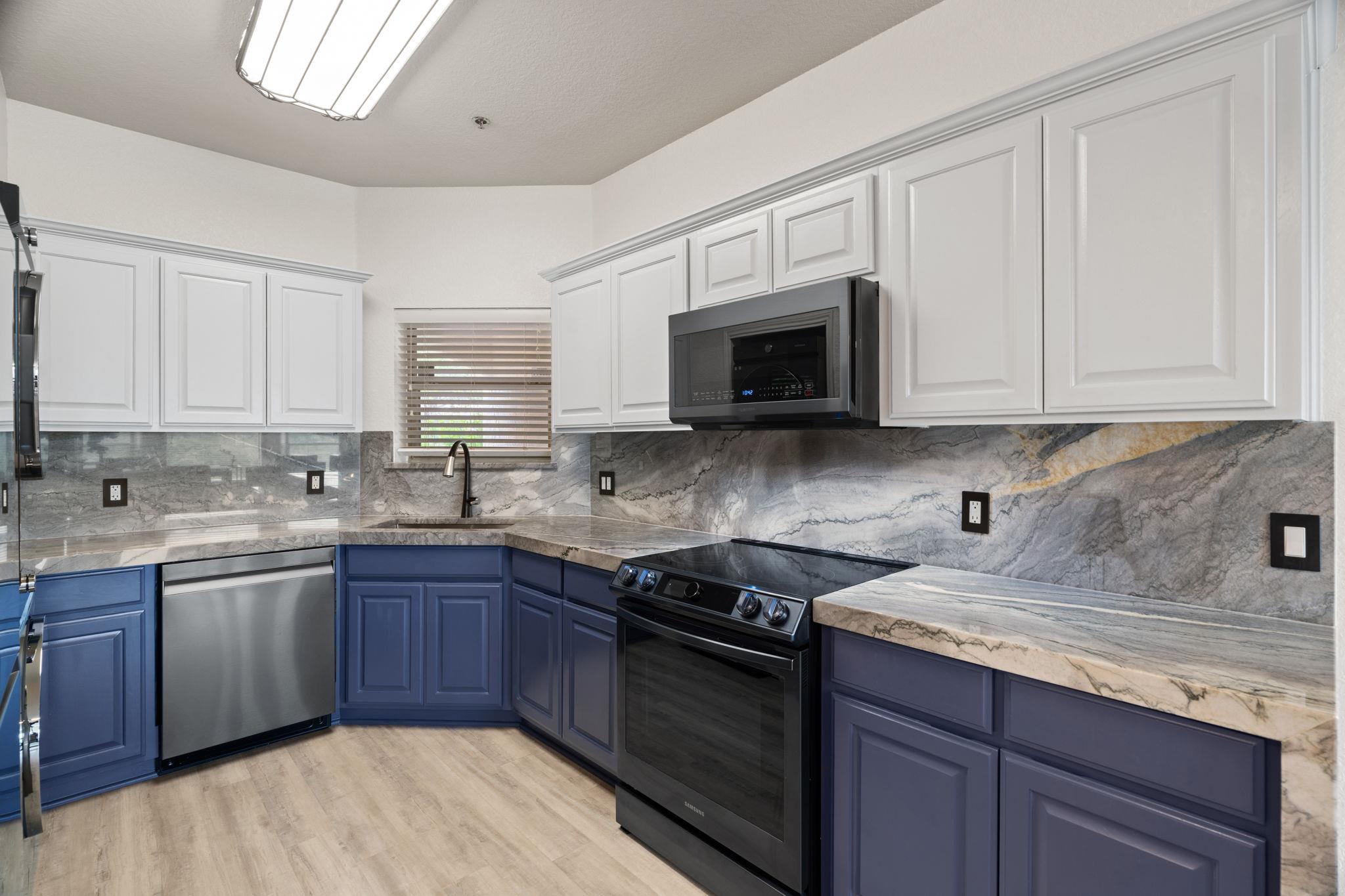 Image 6 of 30 For 20 Tapatio Springs Dr E 206