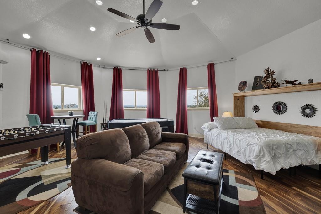 Image 24 of 40 For 3811 Potters Creek