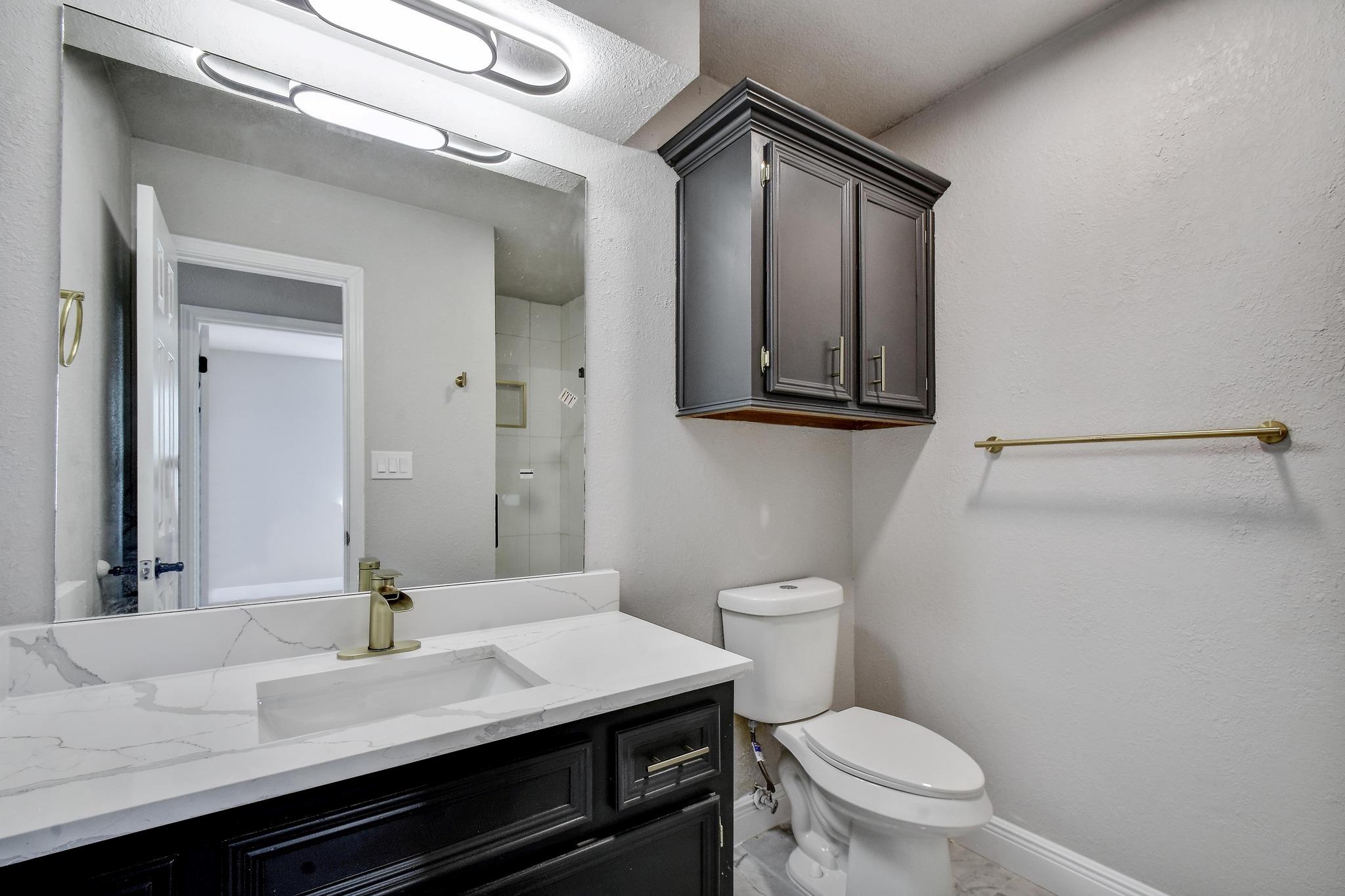 Image 15 of 19 For 833 Bellaire Dr