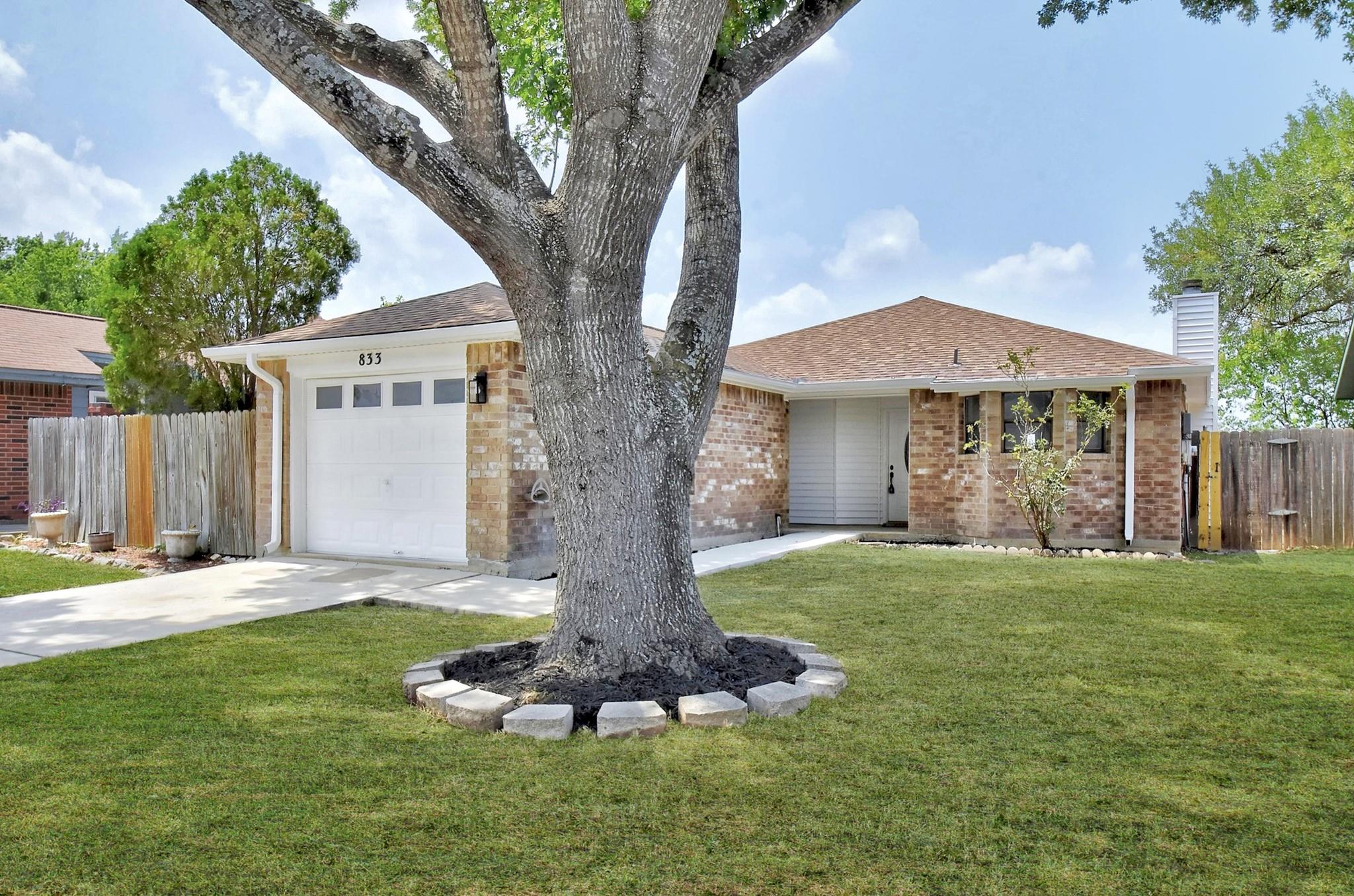 Image 17 of 19 For 833 Bellaire Dr