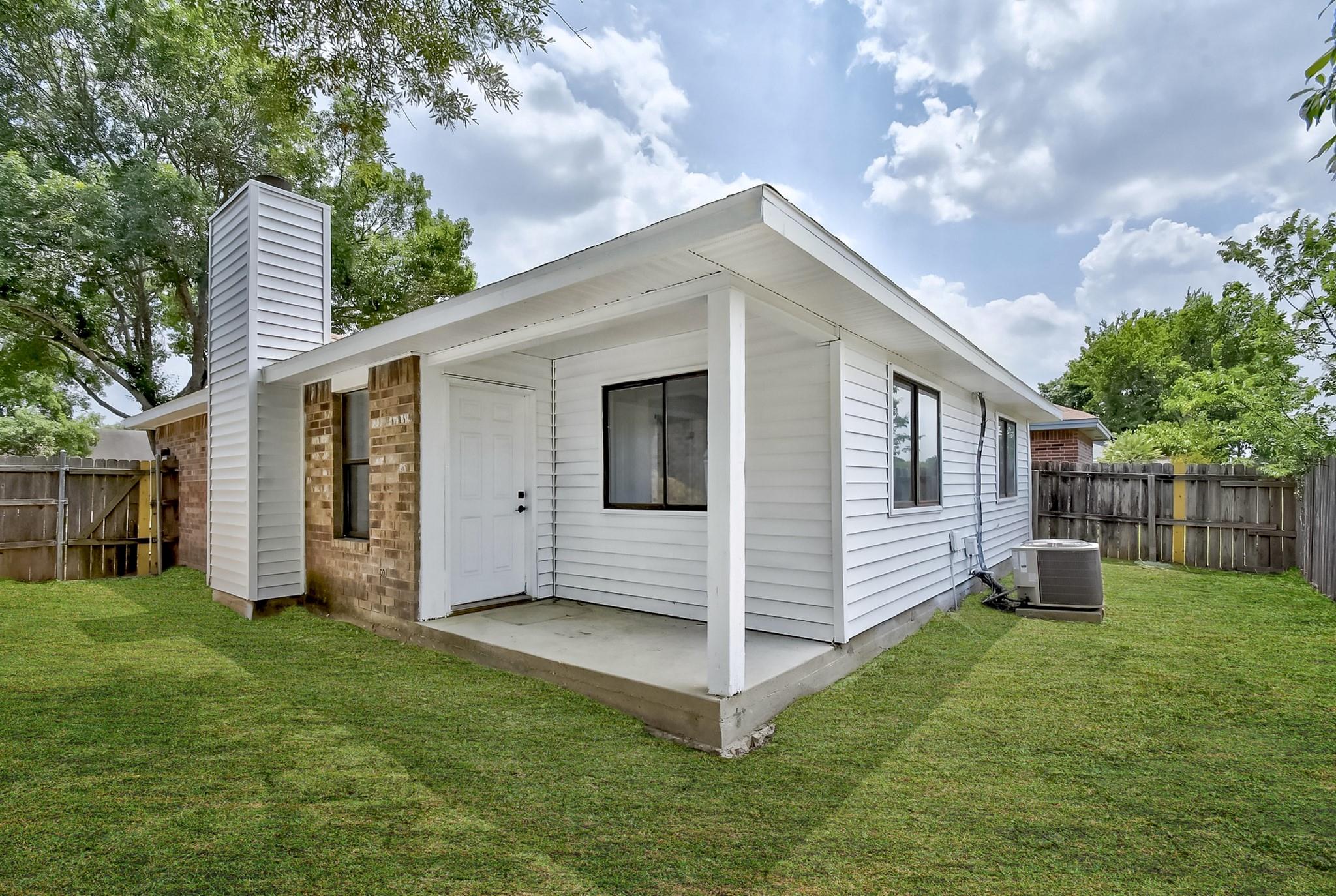 Image 19 of 19 For 833 Bellaire Dr