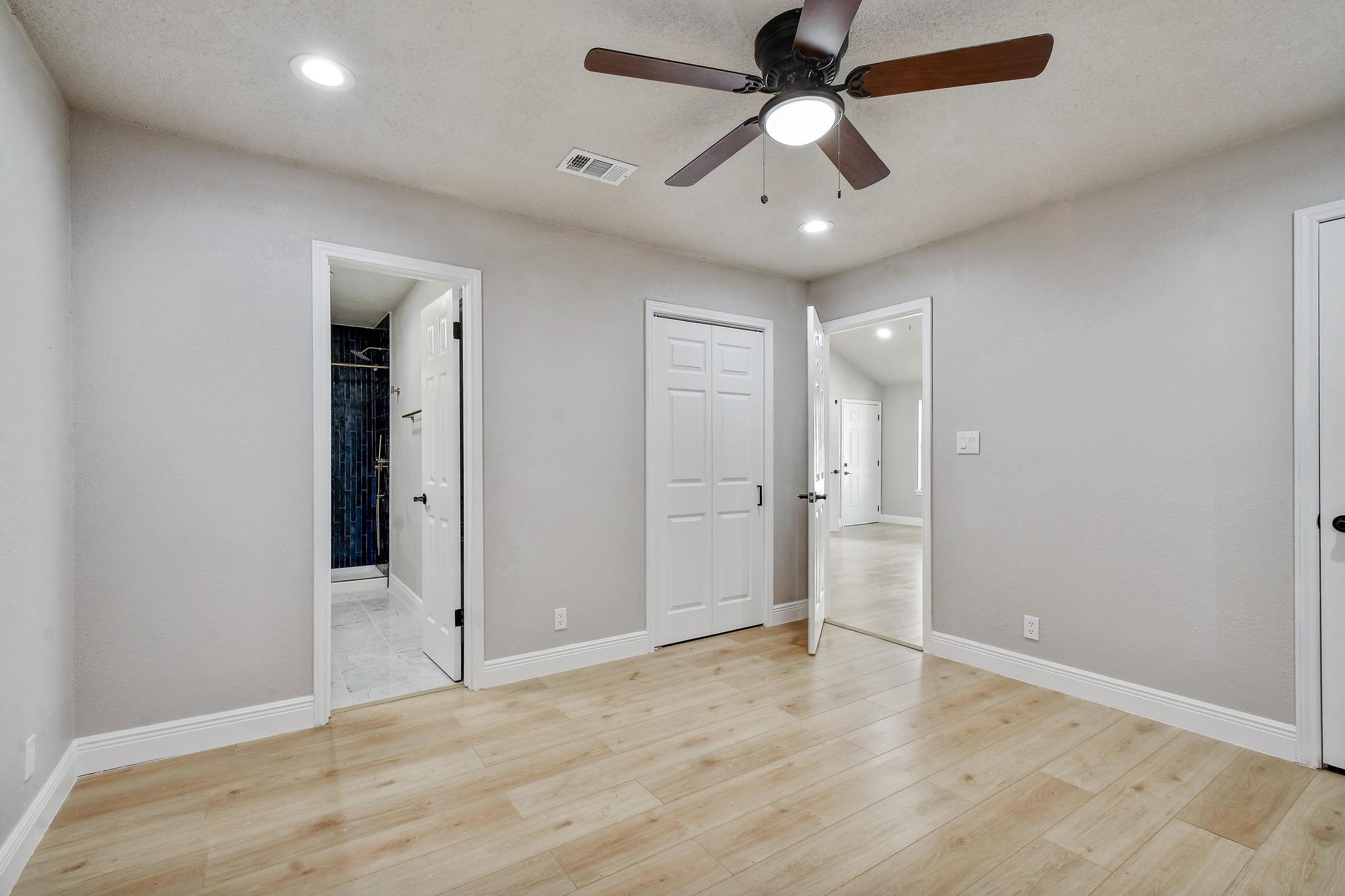 Image 5 of 19 For 833 Bellaire Dr