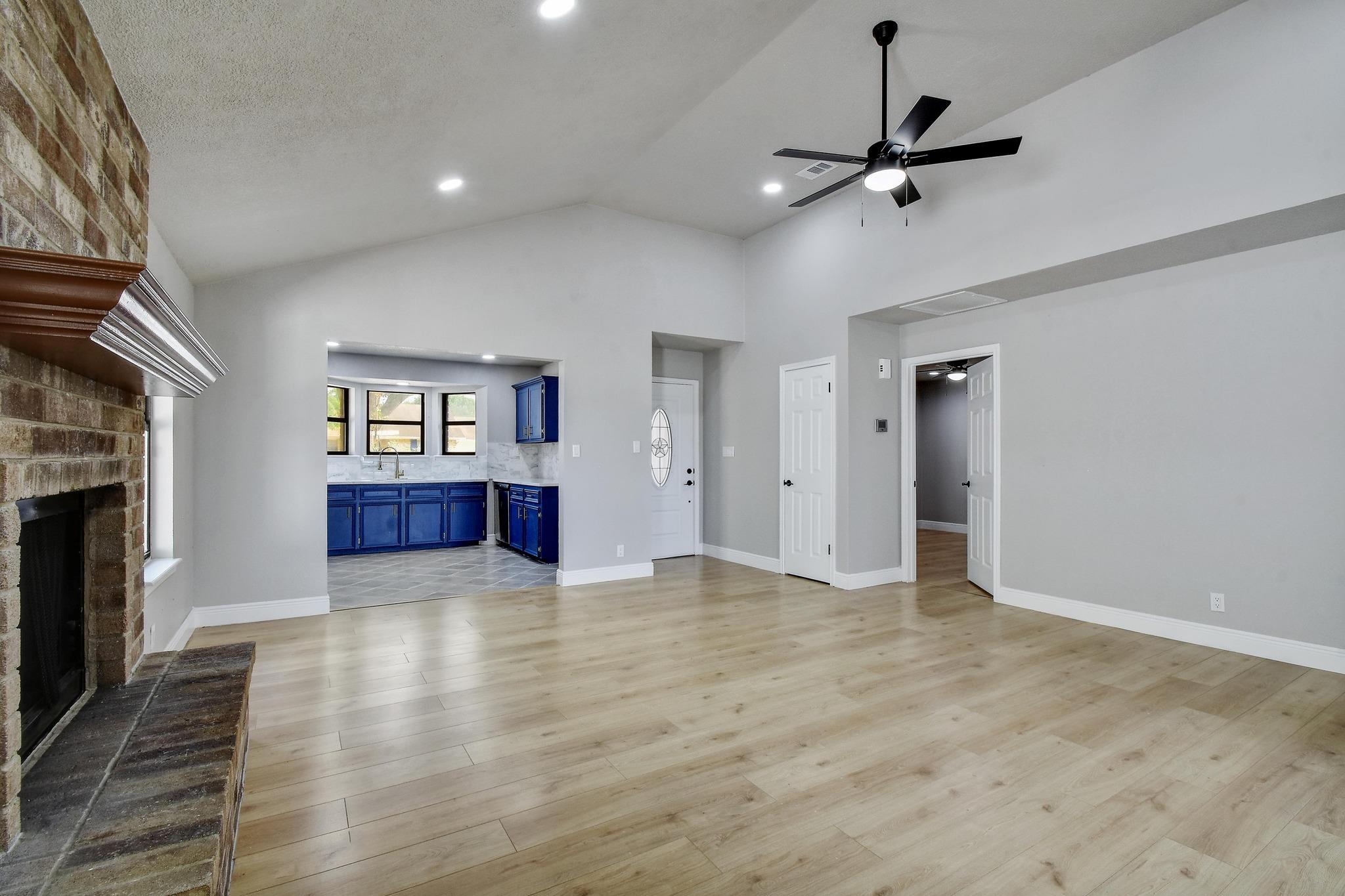 Image 7 of 19 For 833 Bellaire Dr