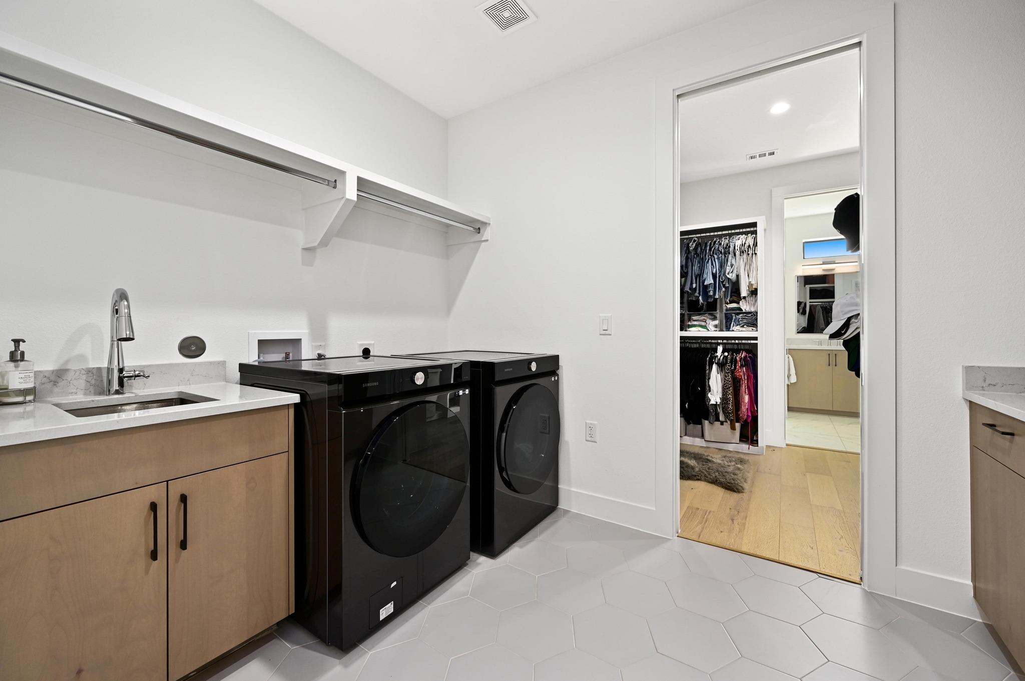 Image 26 of 36 For 5515 Jim Hogg Ave B