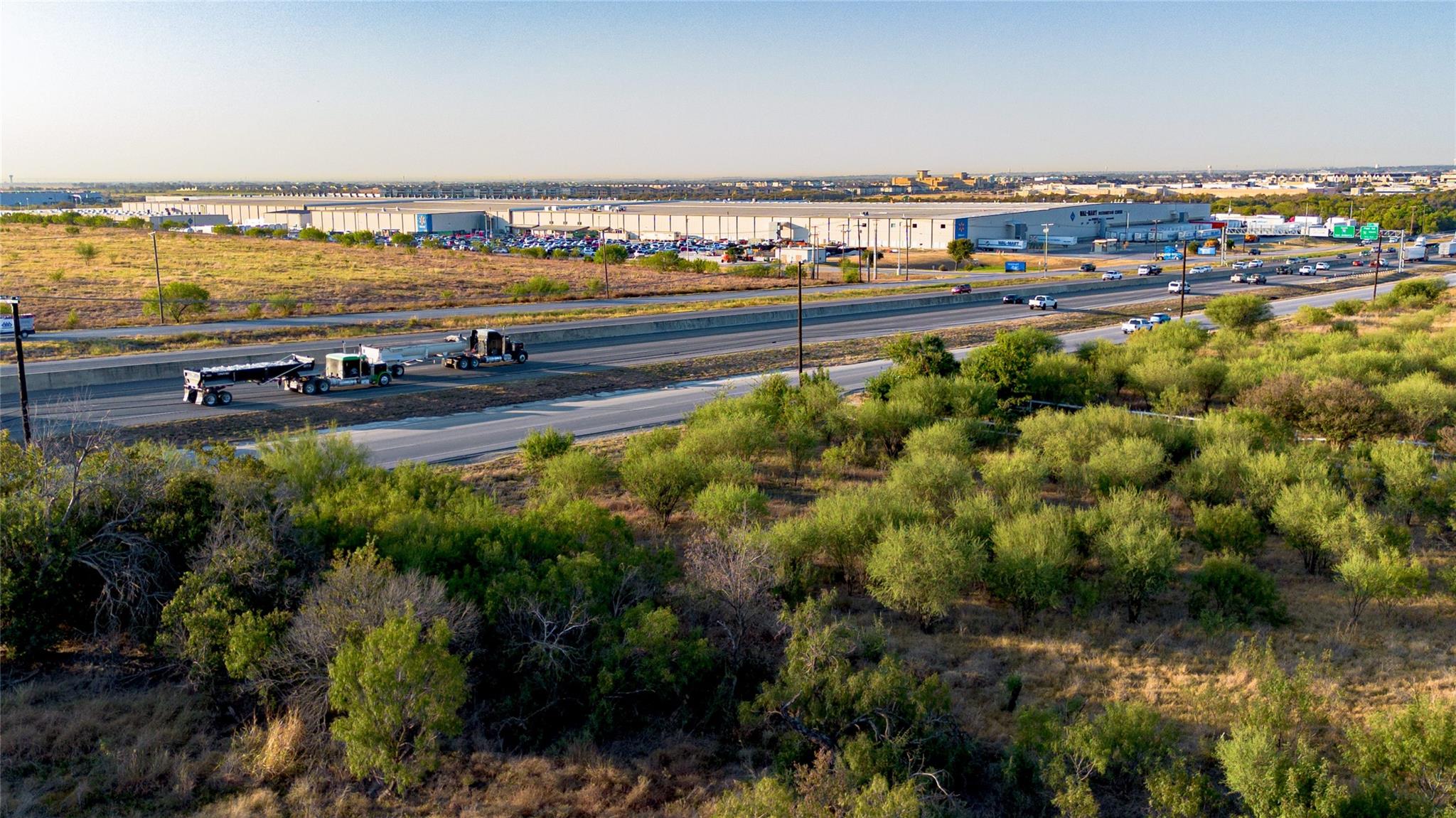 Image 11 of 17 For 4261 Interstate 35