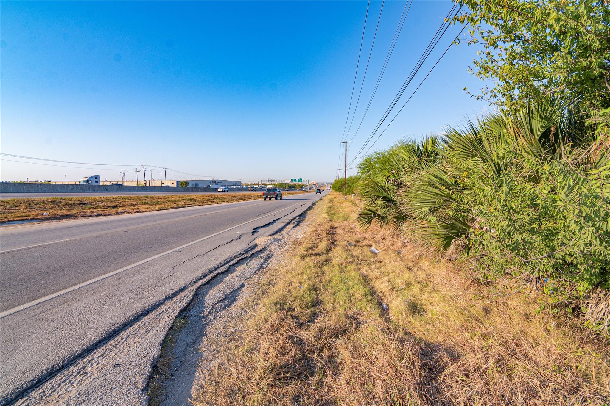 Image 7 of 17 For 4261 Interstate 35