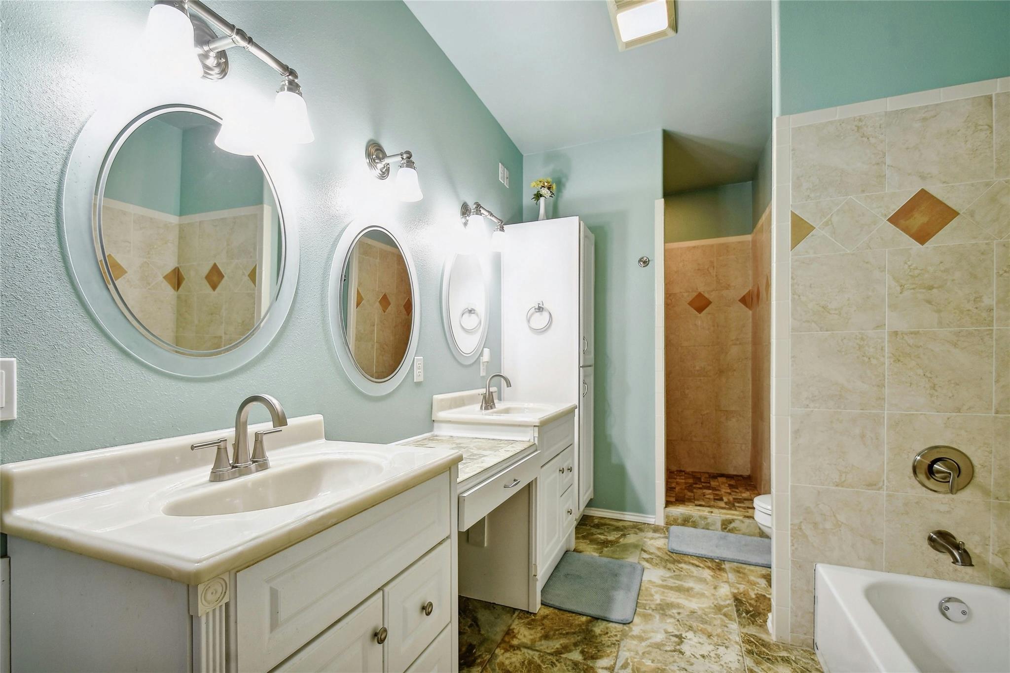 Image 18 of 40 For 6939 Cr 251  