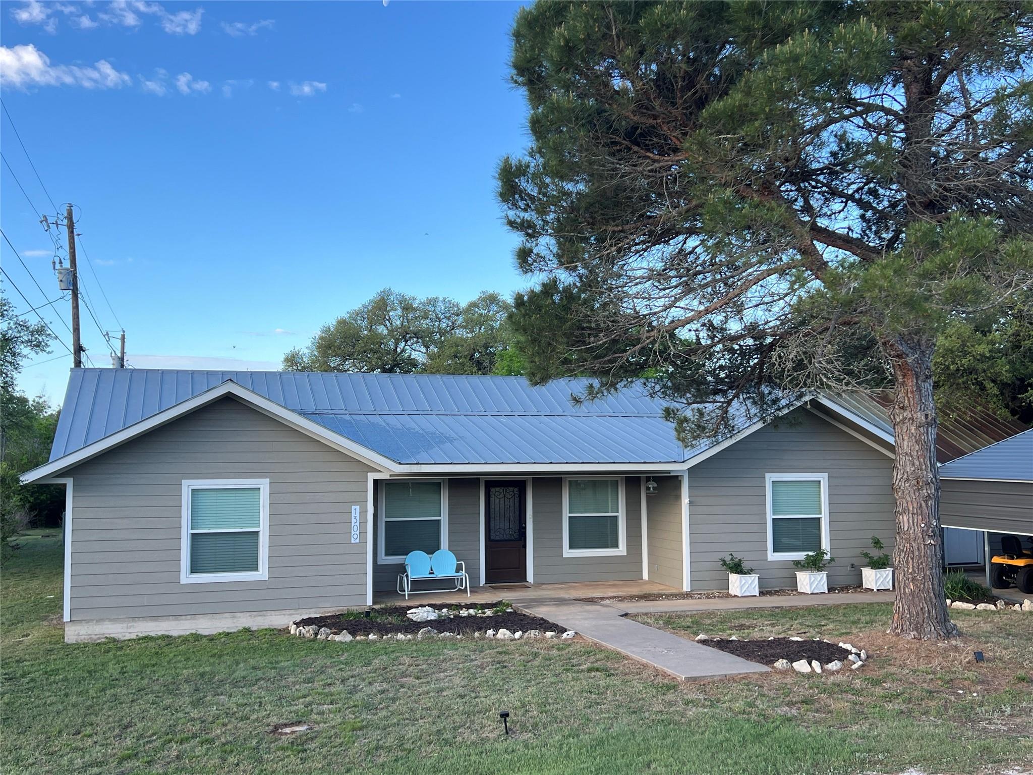 Details for 1309 10th St, Blanco, TX 78606