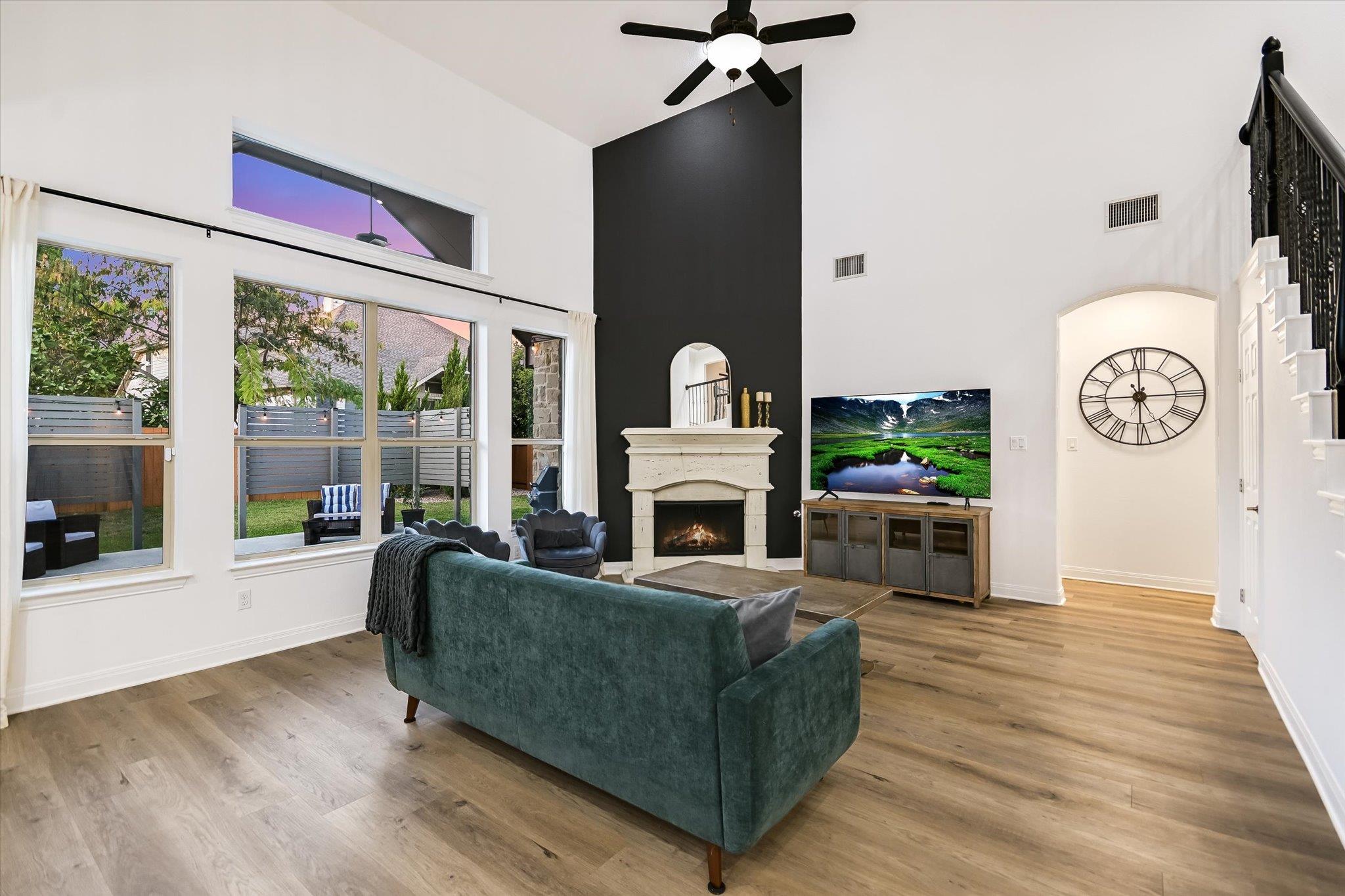 Image 10 of 34 For 1986 Canyon Sage Path