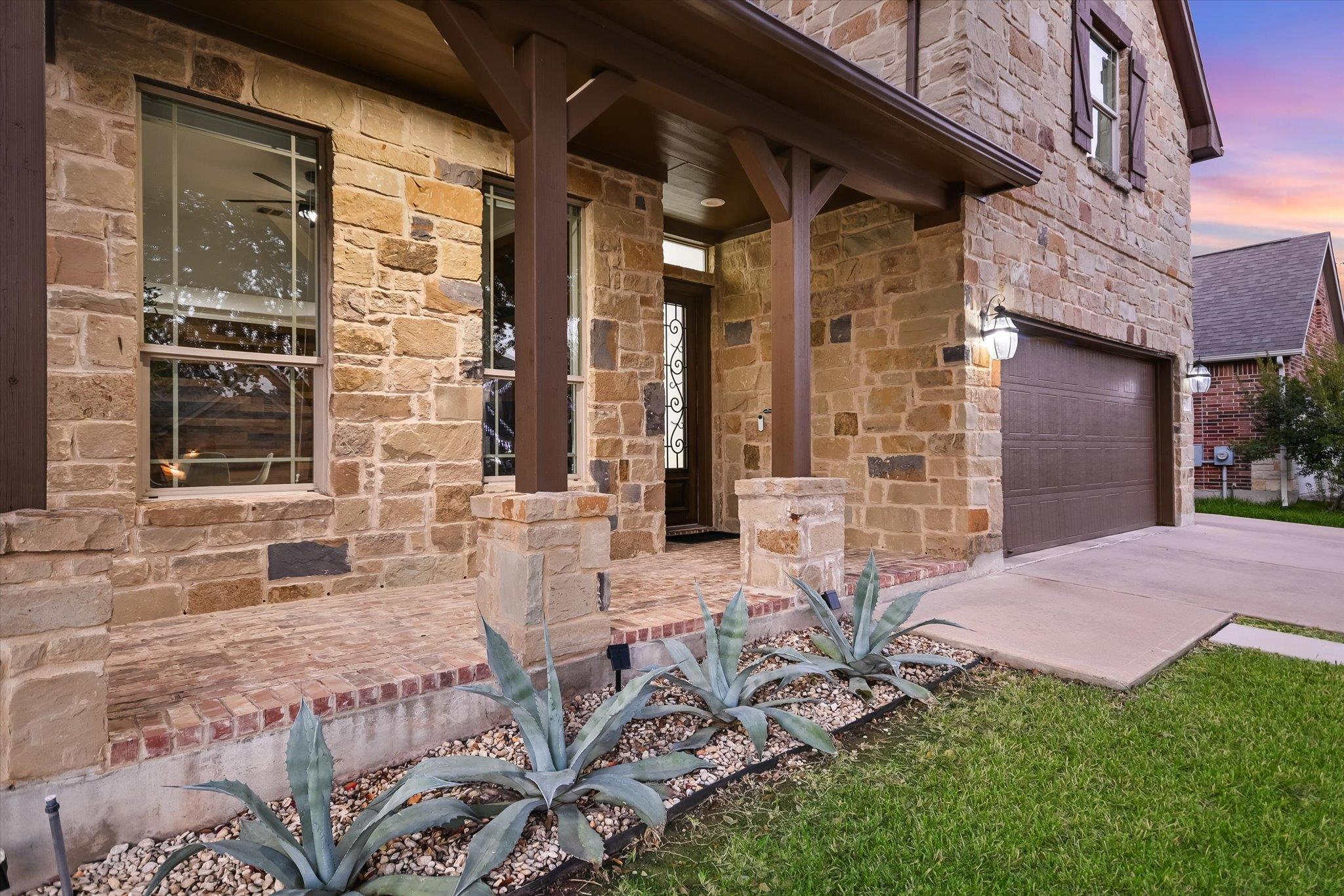 Image 3 of 34 For 1986 Canyon Sage Path