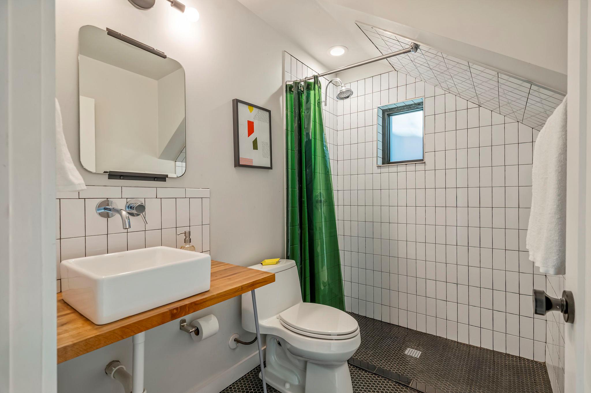 Image 28 of 37 For 618 Denson Dr