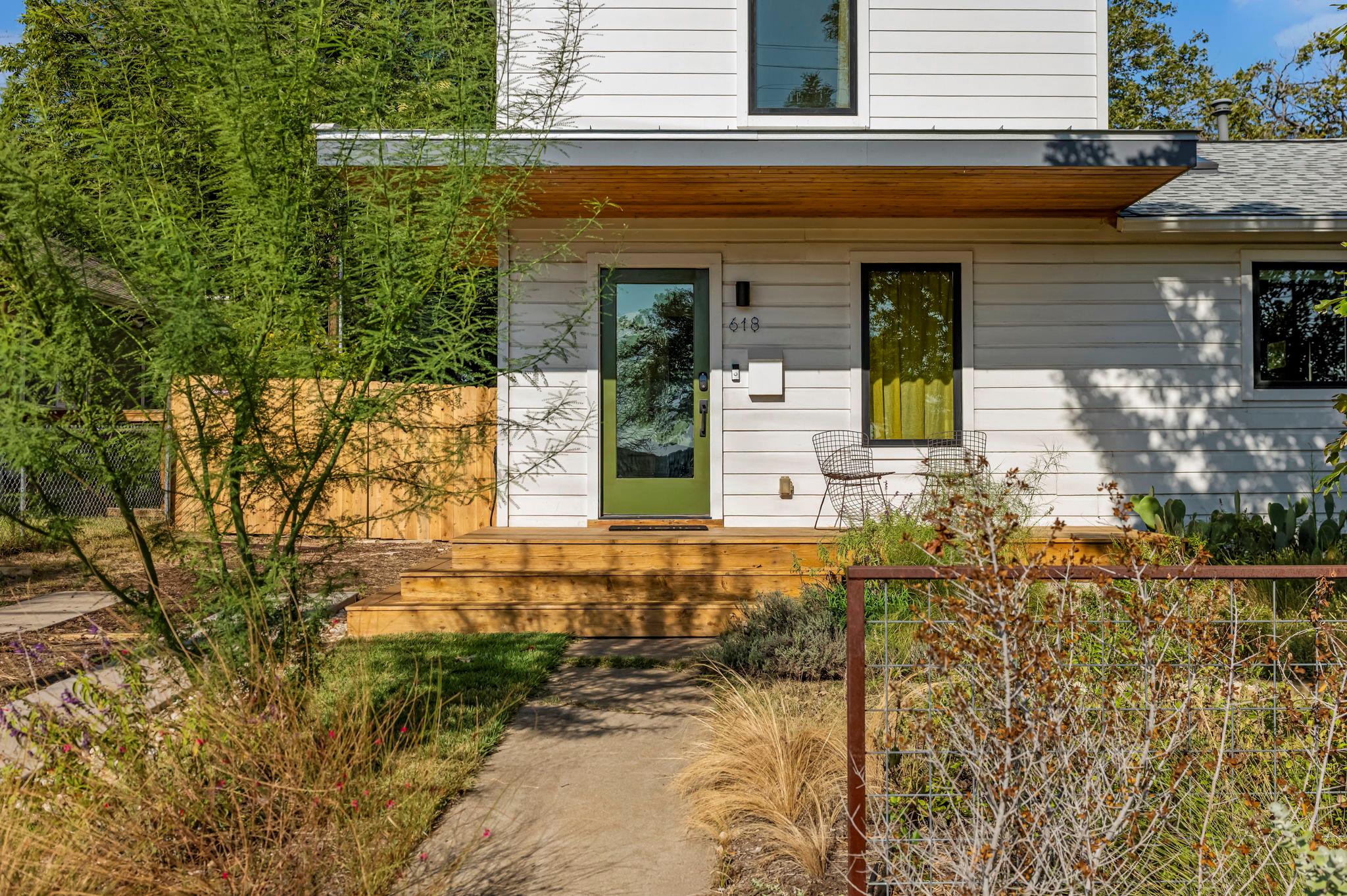 Image 3 of 37 For 618 Denson Dr