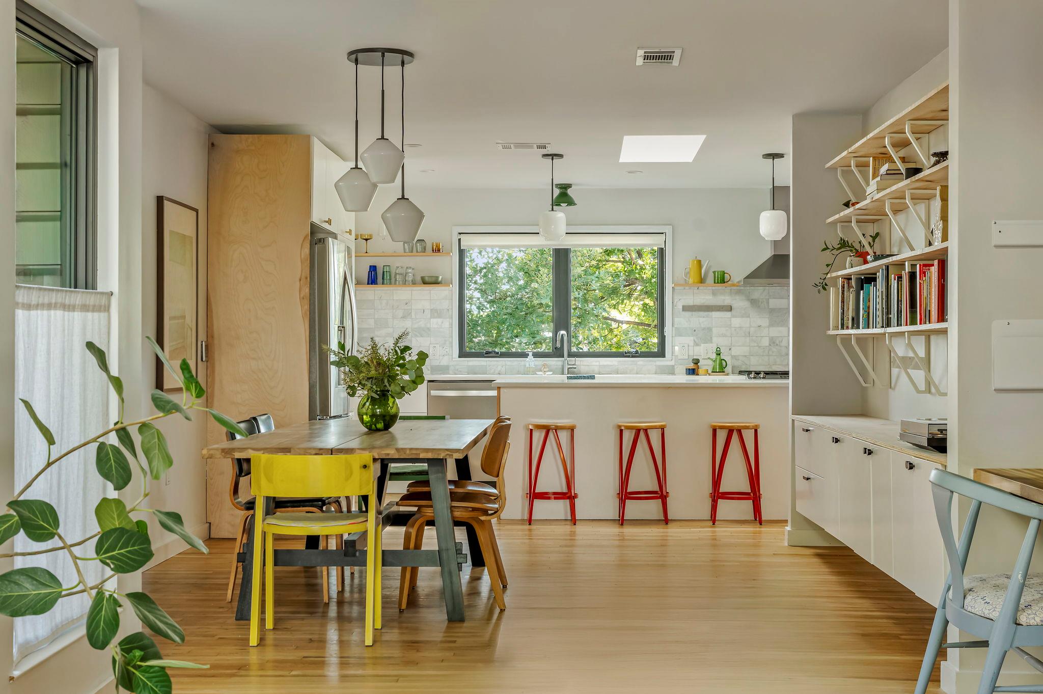 Image 7 of 37 For 618 Denson Dr