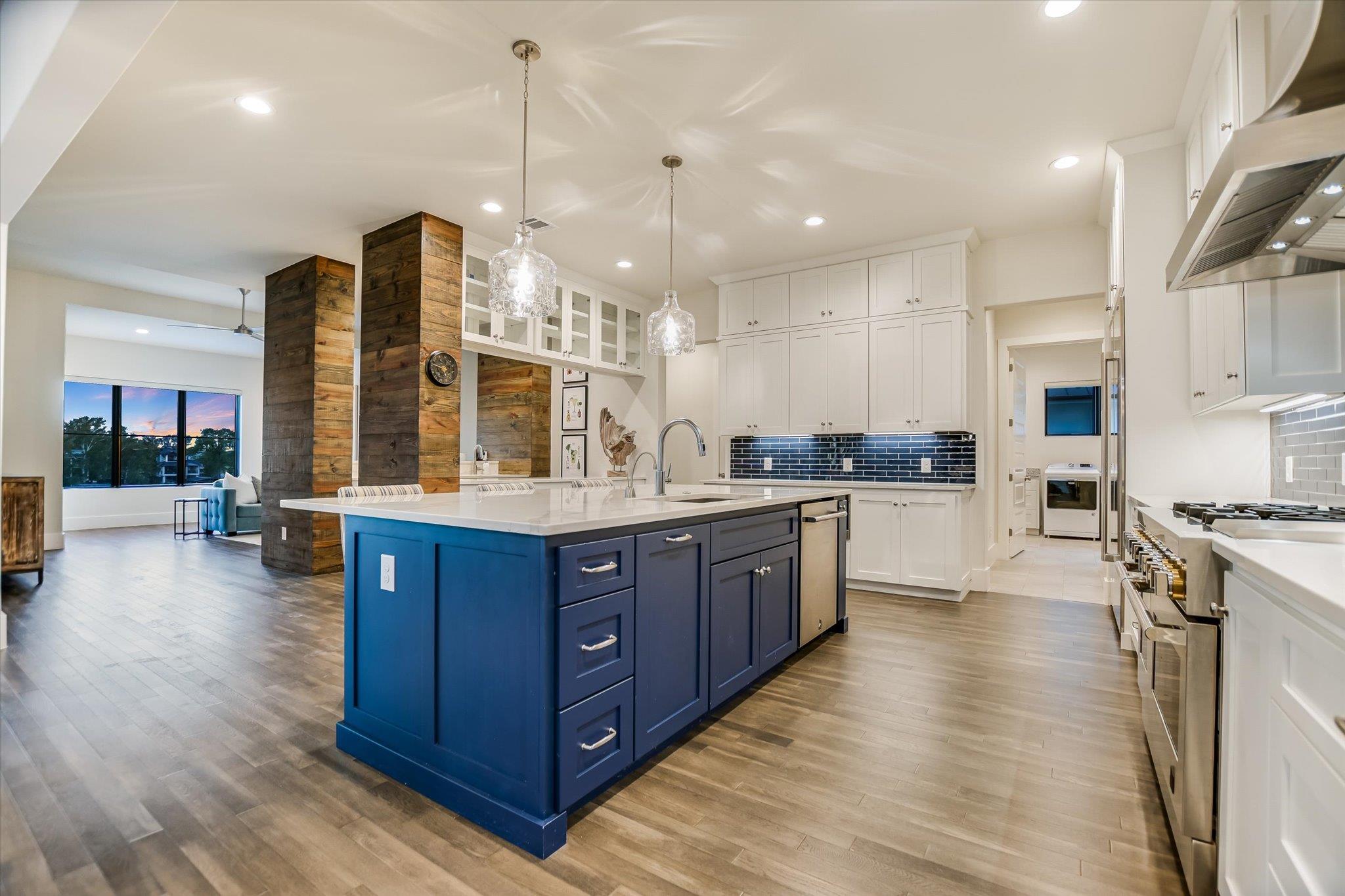 Image 10 of 40 For 209 Houdini Way