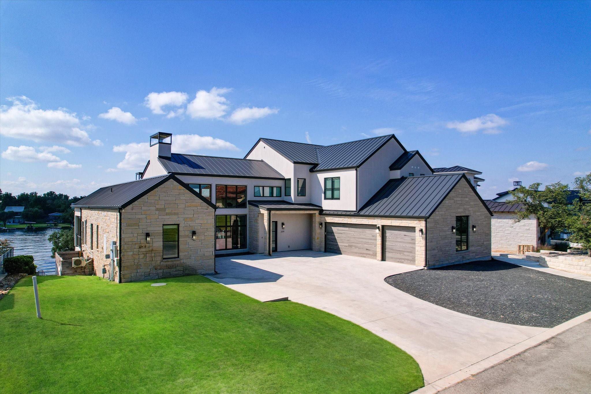 Image 38 of 40 For 209 Houdini Way