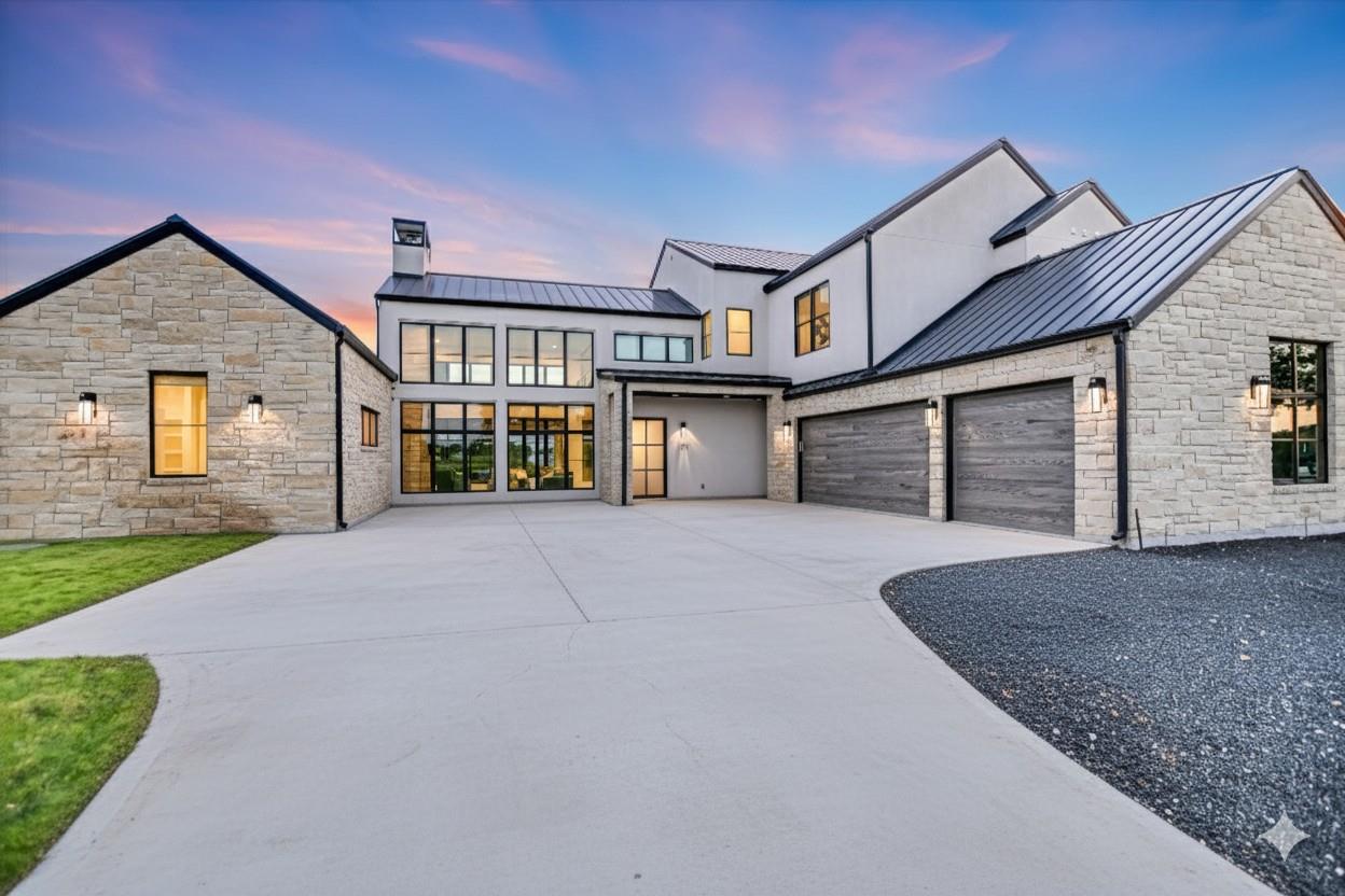 Image 5 of 40 For 209 Houdini Way