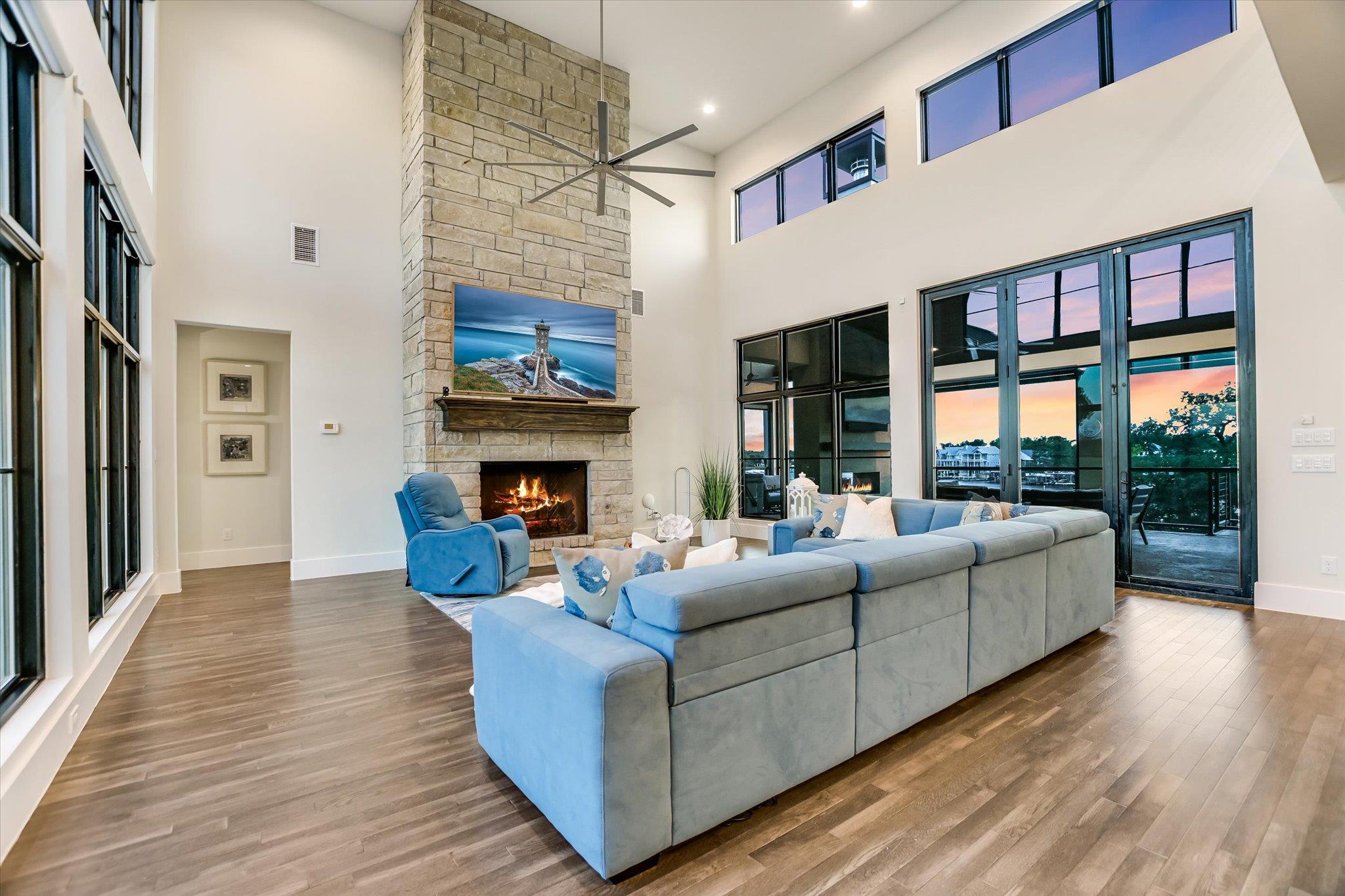 Image 8 of 40 For 209 Houdini Way