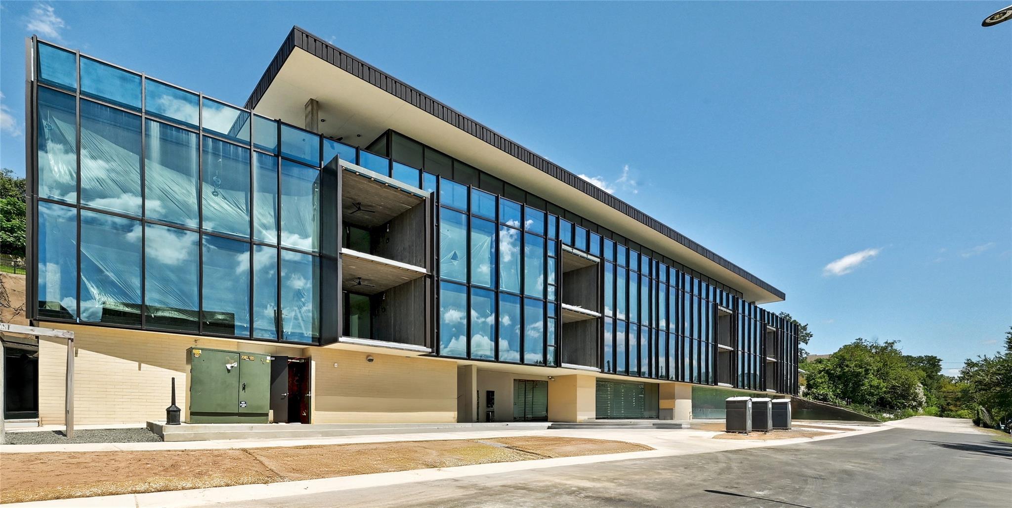 Image 22 of 40 For 1006 Baylor St 201