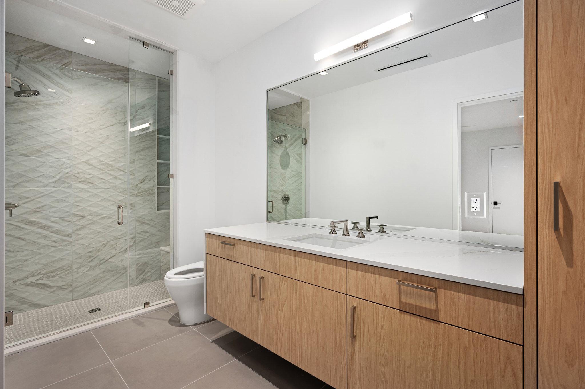 Image 32 of 40 For 1006 Baylor St 201