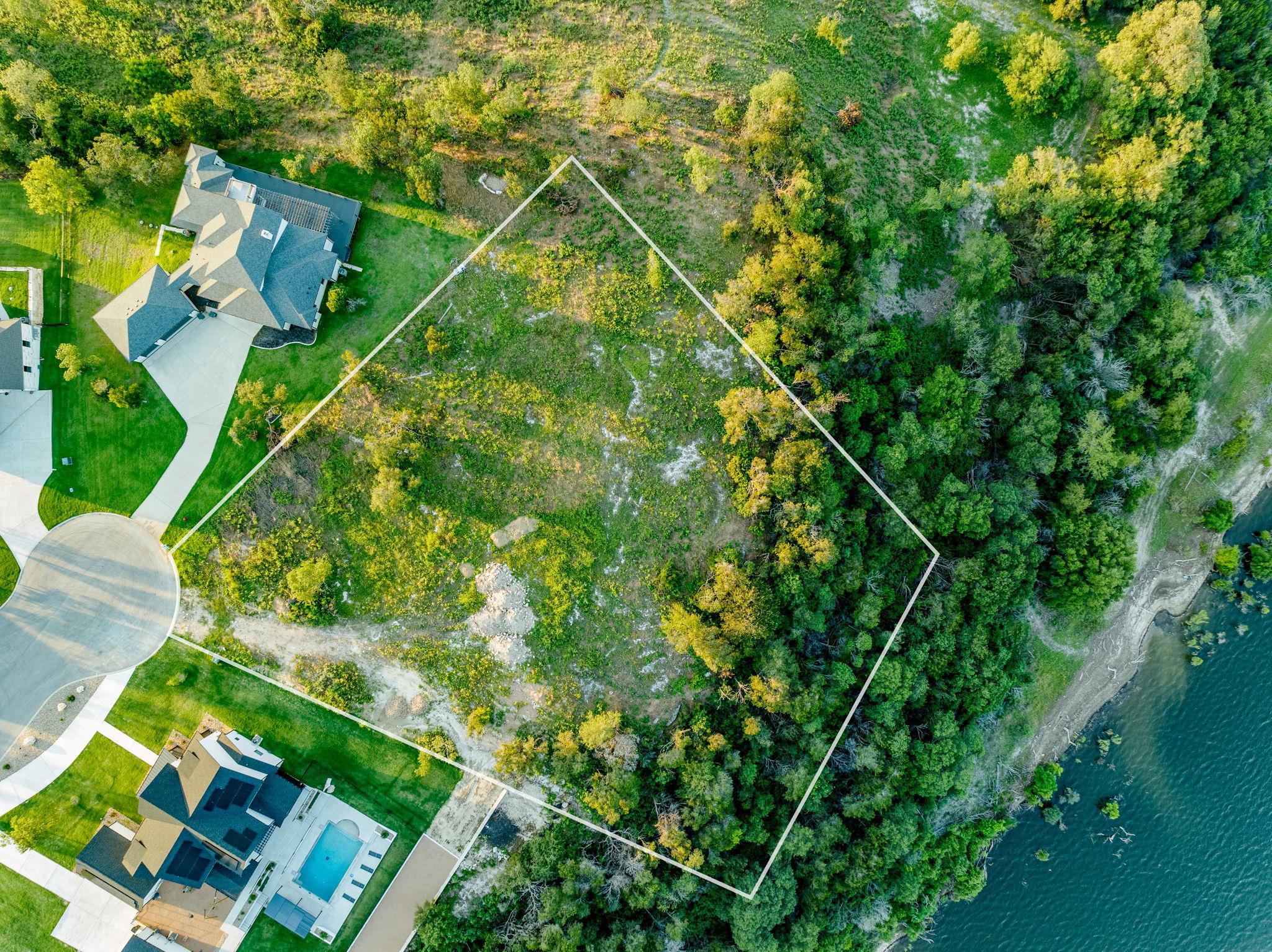 Image 14 of 39 For 10130 Waterview Cv