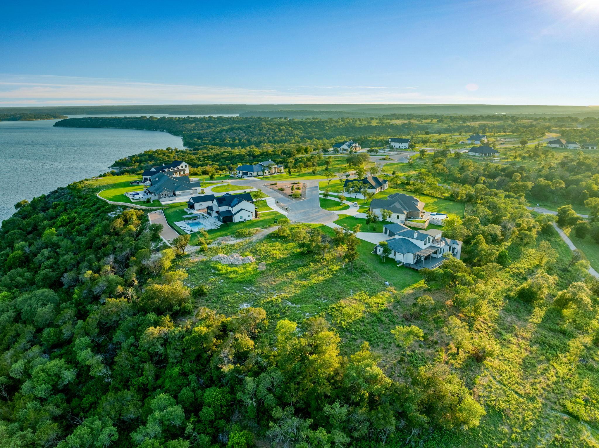 Image 15 of 39 For 10130 Waterview Cv