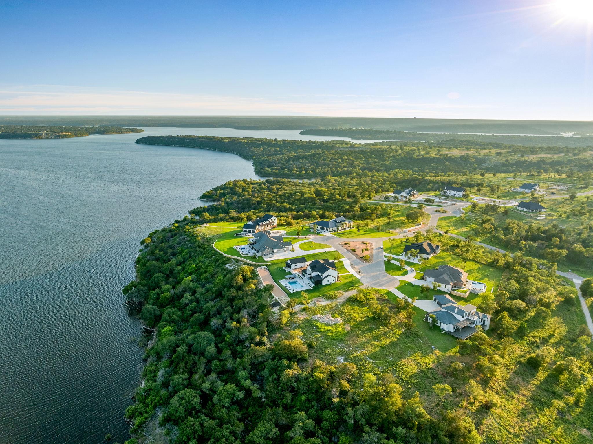 Image 16 of 39 For 10130 Waterview Cv