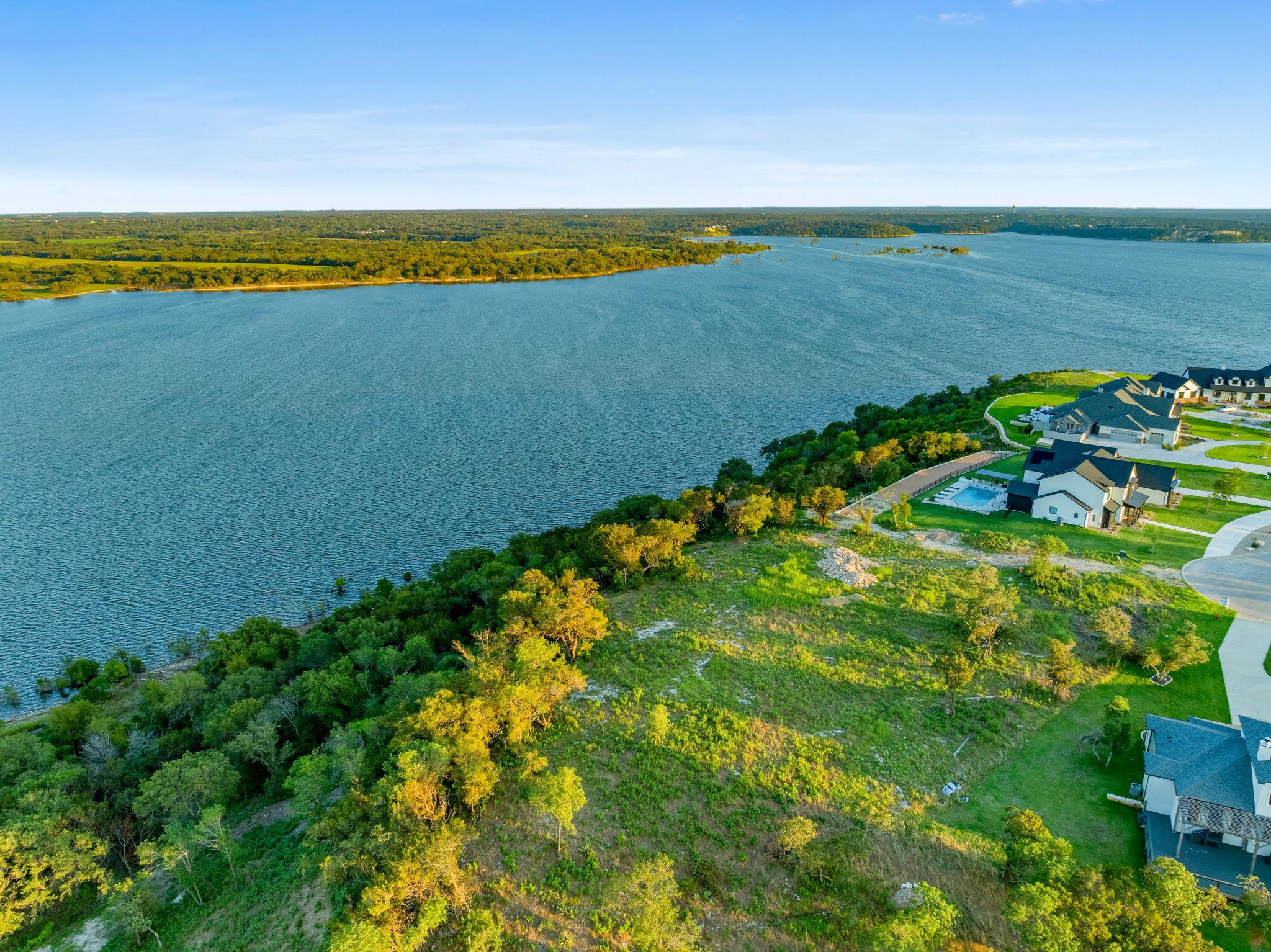 Image 17 of 39 For 10130 Waterview Cv