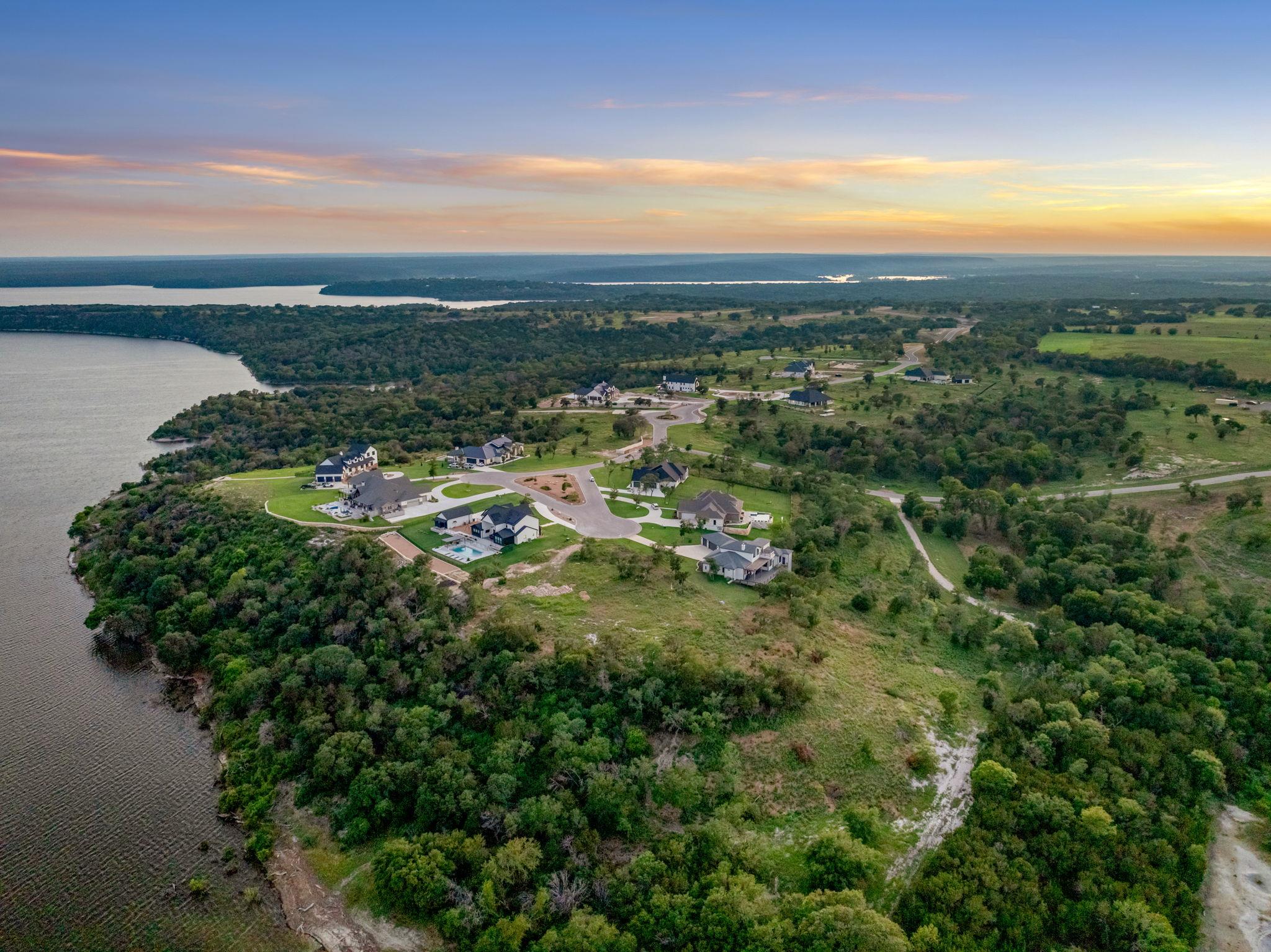 Image 32 of 39 For 10130 Waterview Cv