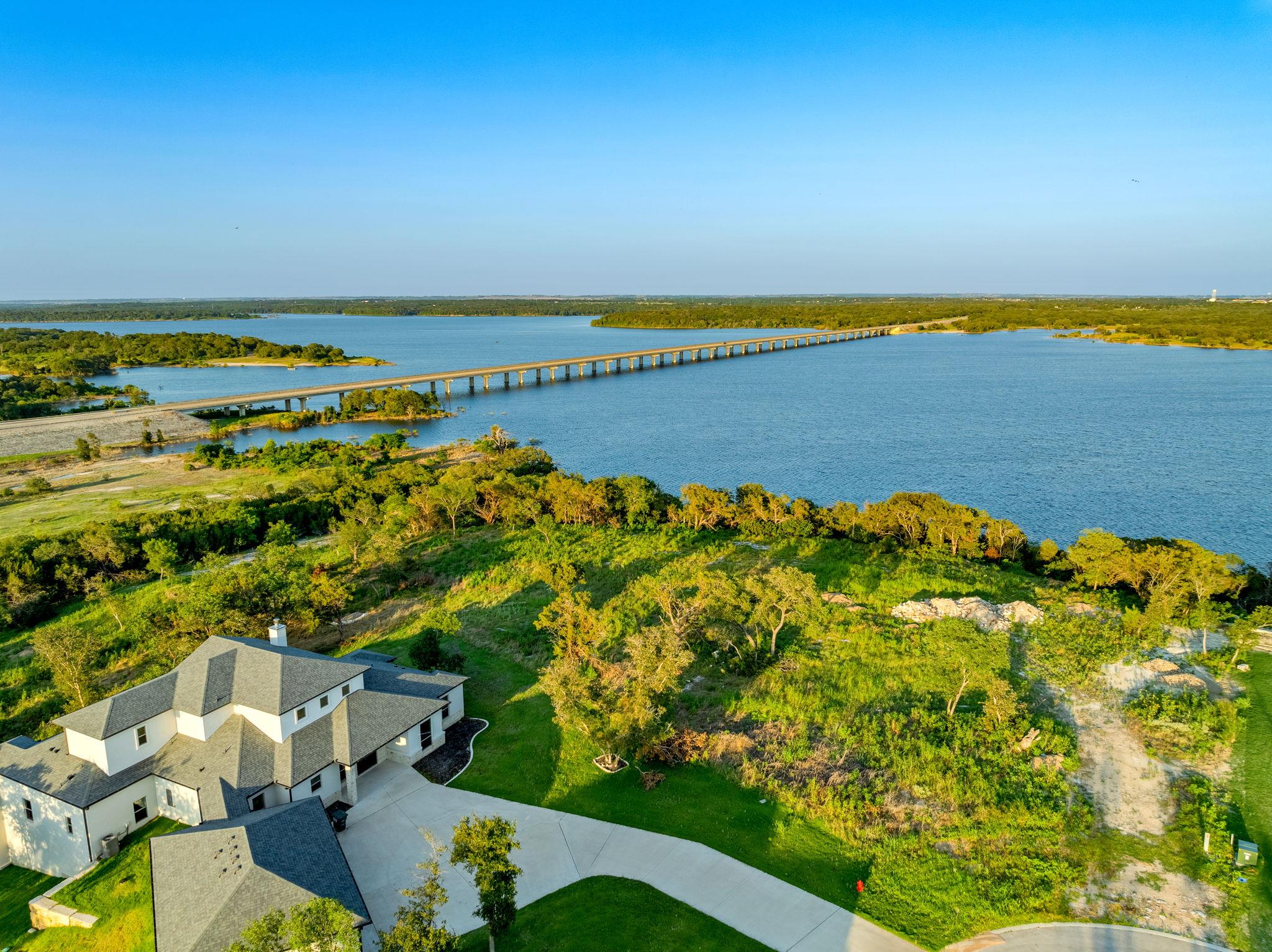 Image 4 of 39 For 10130 Waterview Cv