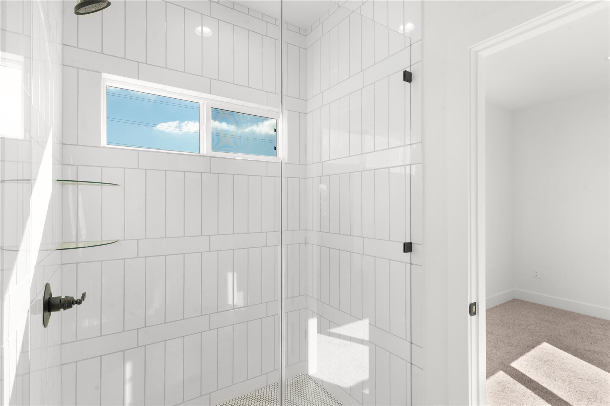 Image 18 of 34 For 107 Carmen Cv