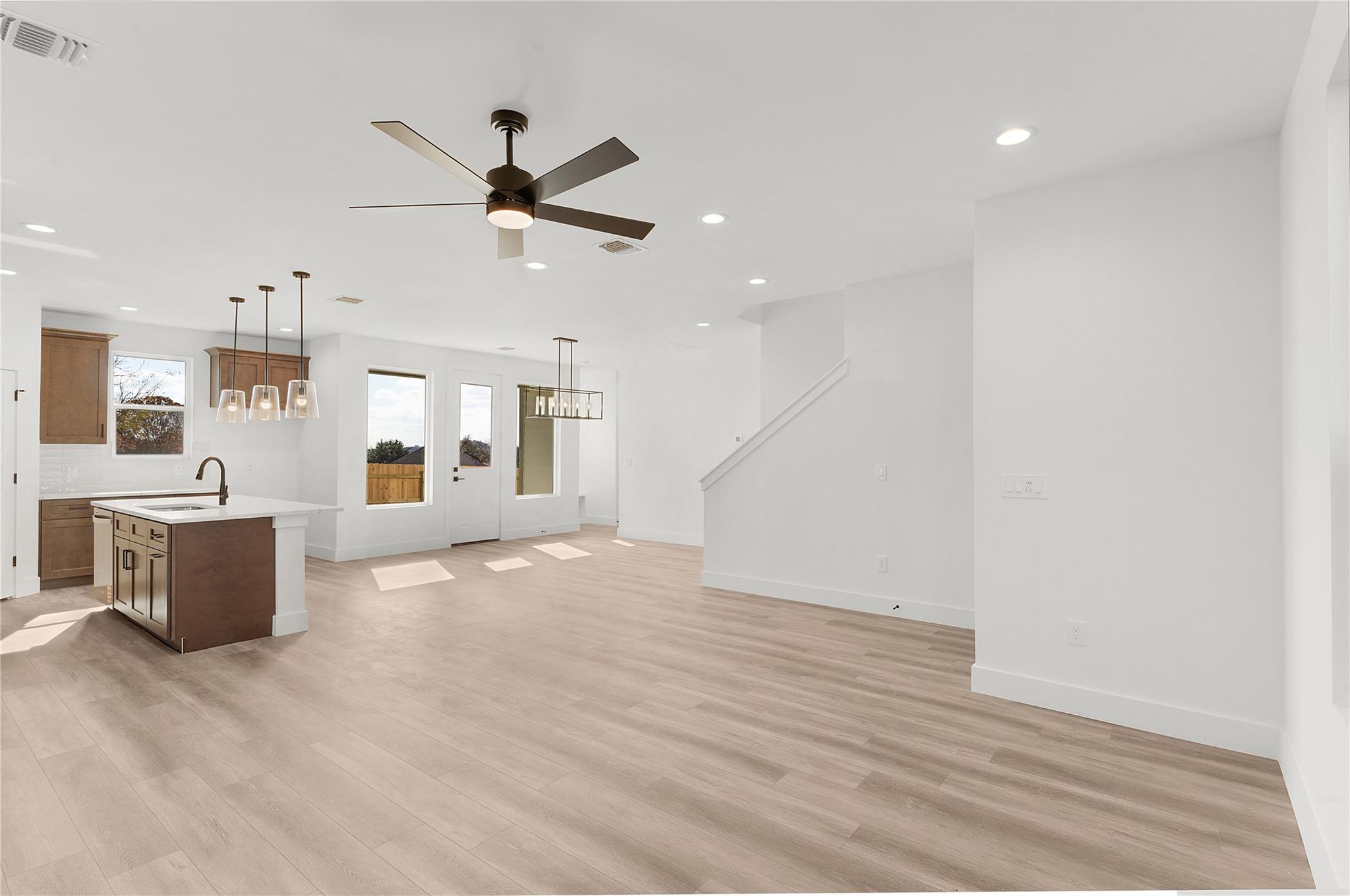 Image 3 of 34 For 107 Carmen Cv