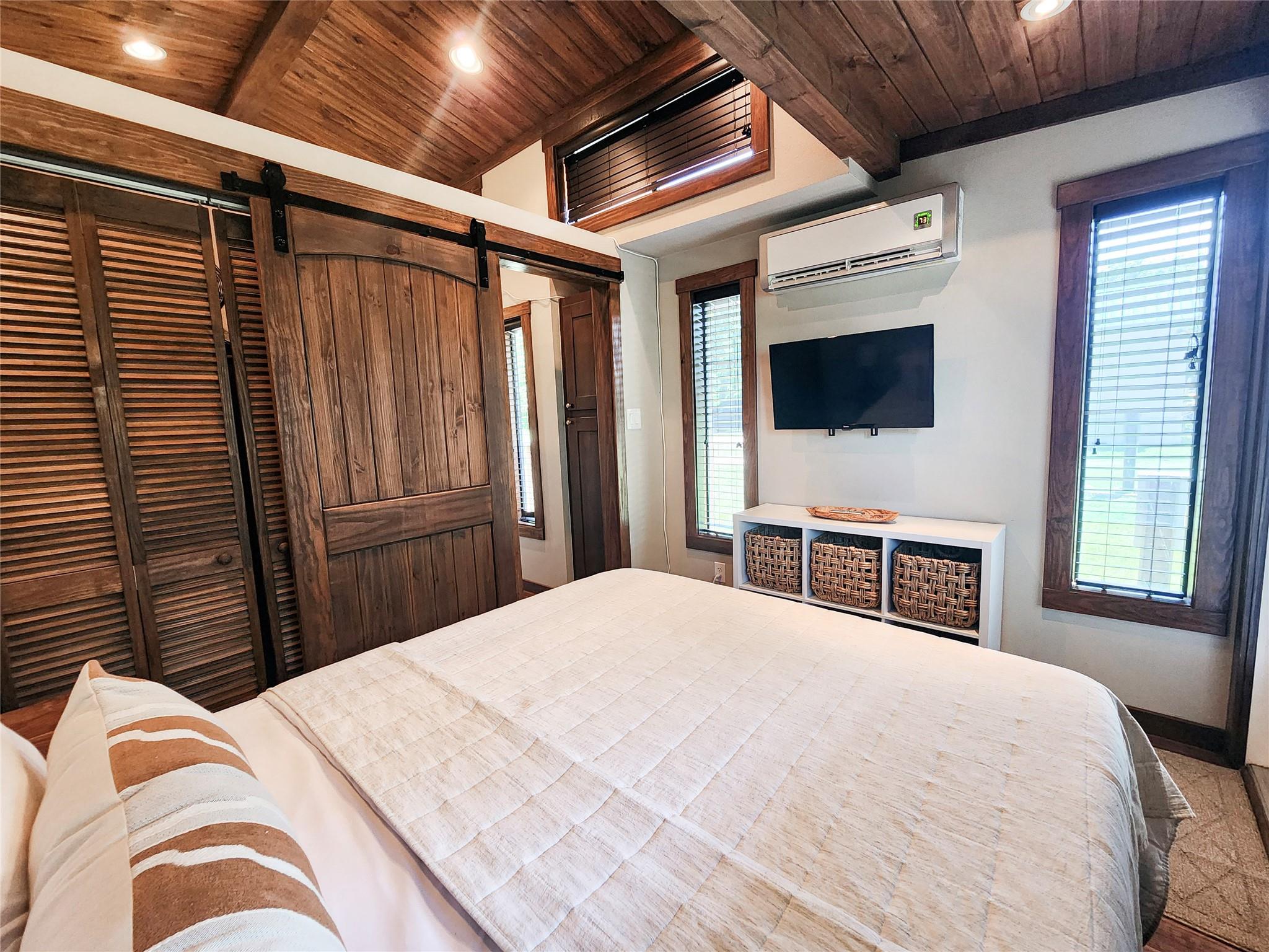 Image 15 of 20 For 300 Park Ave